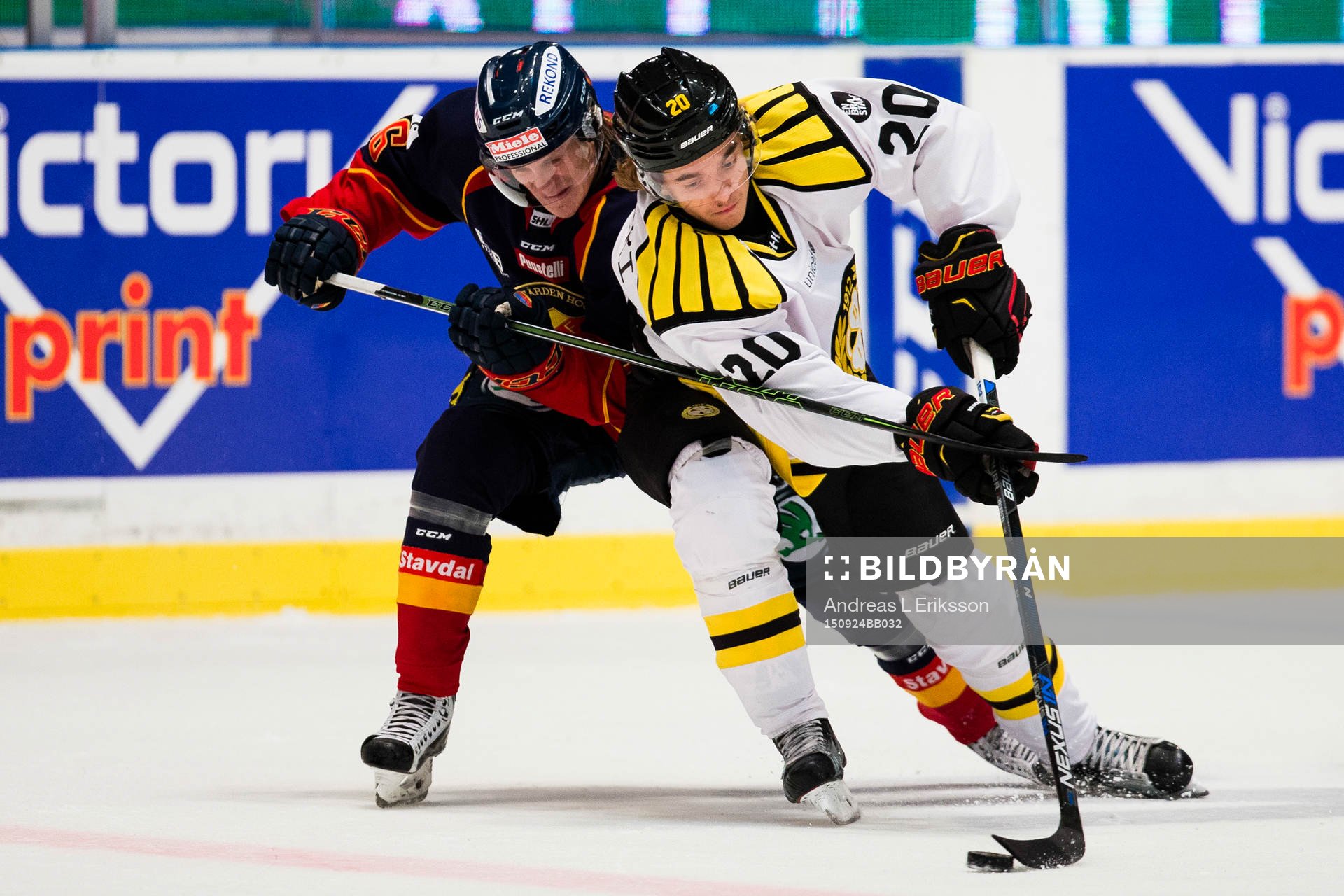 Djurgårdens Marcus Sörensen och Brynäs Adam Brodecki i