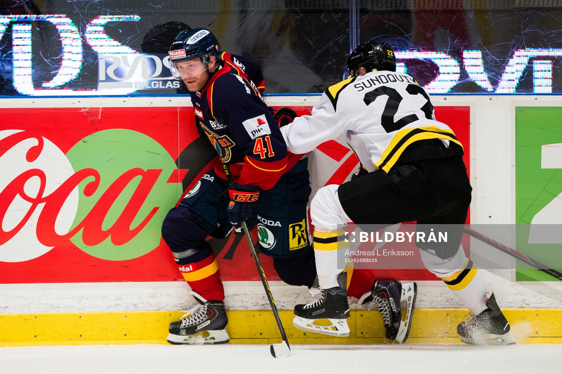 Djurgårdens Patrick Thoresen tar sig förbi Brynäs