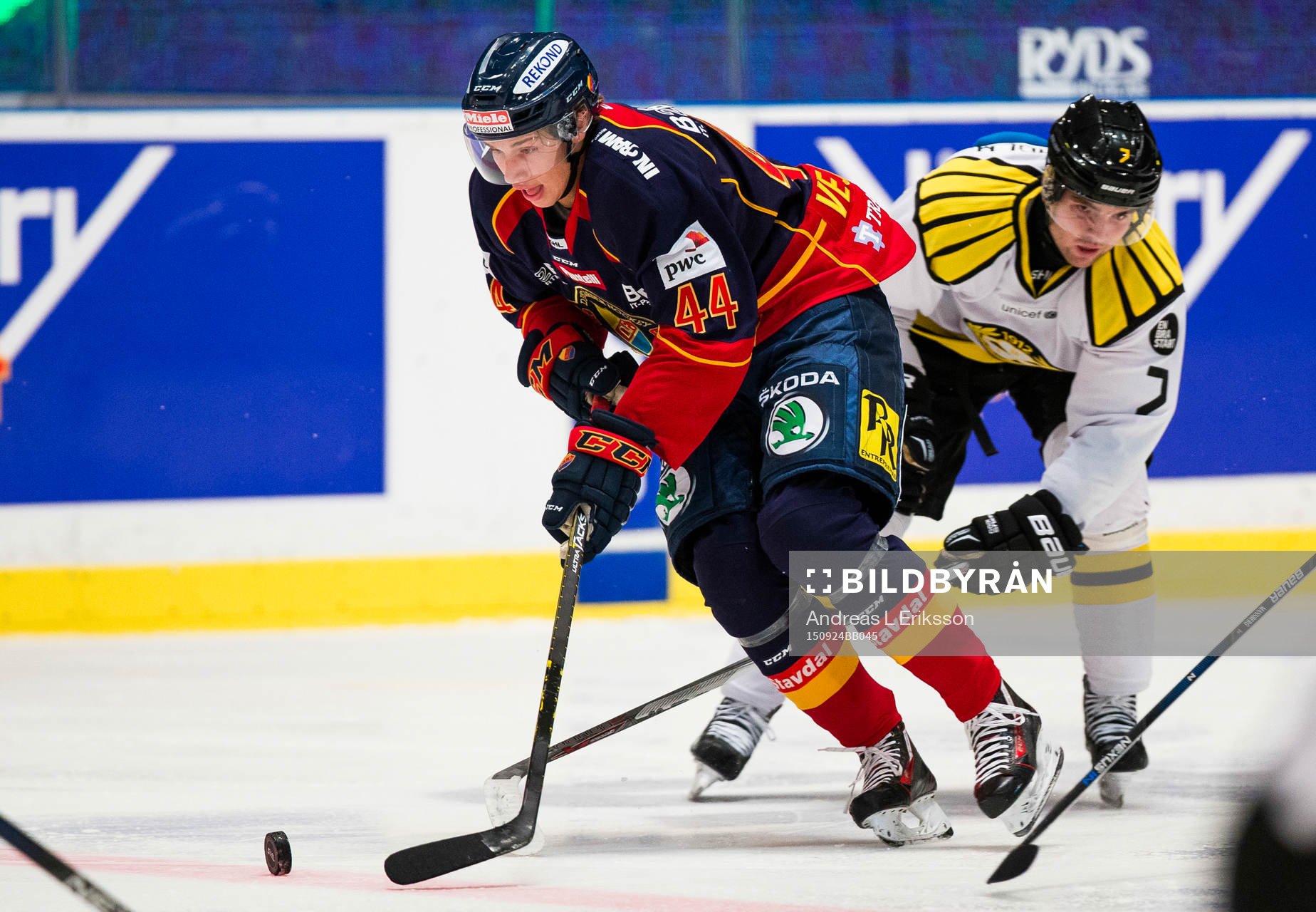 Djurgårdens Lukas Vejdemo följd av Brynäs Ponthus