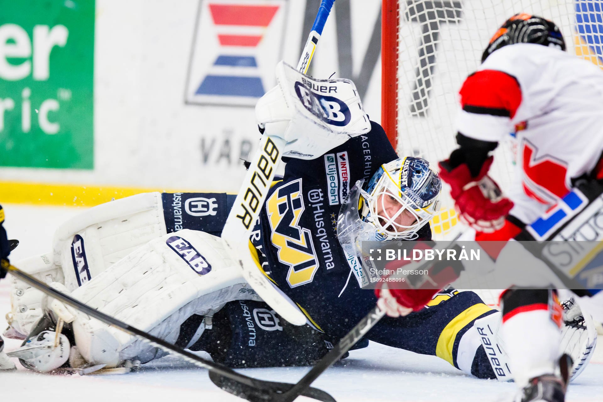 s målvakt Fredrik Pettersson-Wentzel räddar