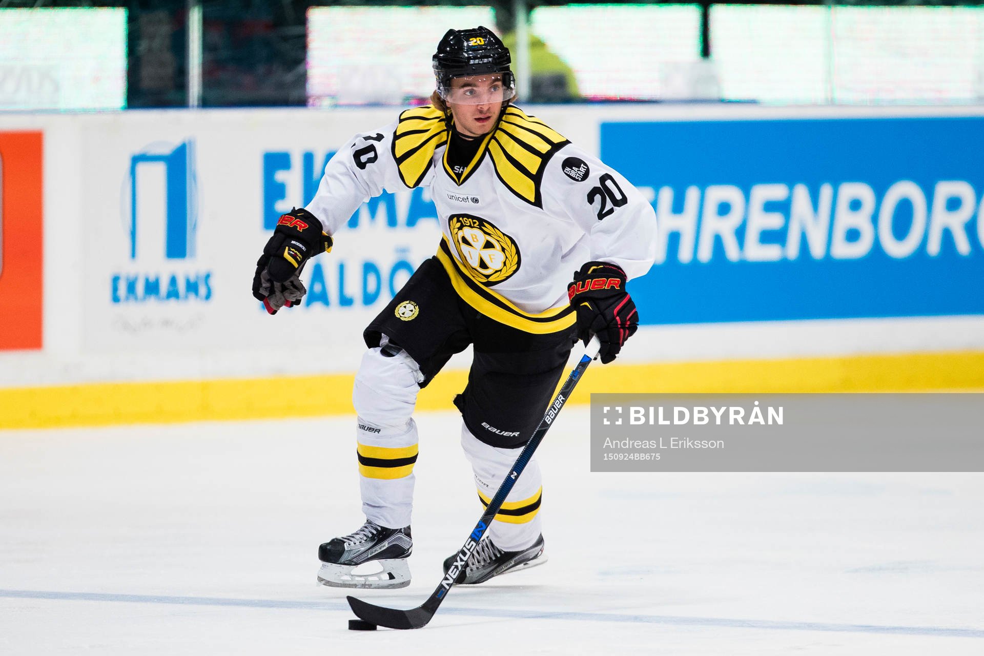 Brynäs Adam Brodecki med pucken