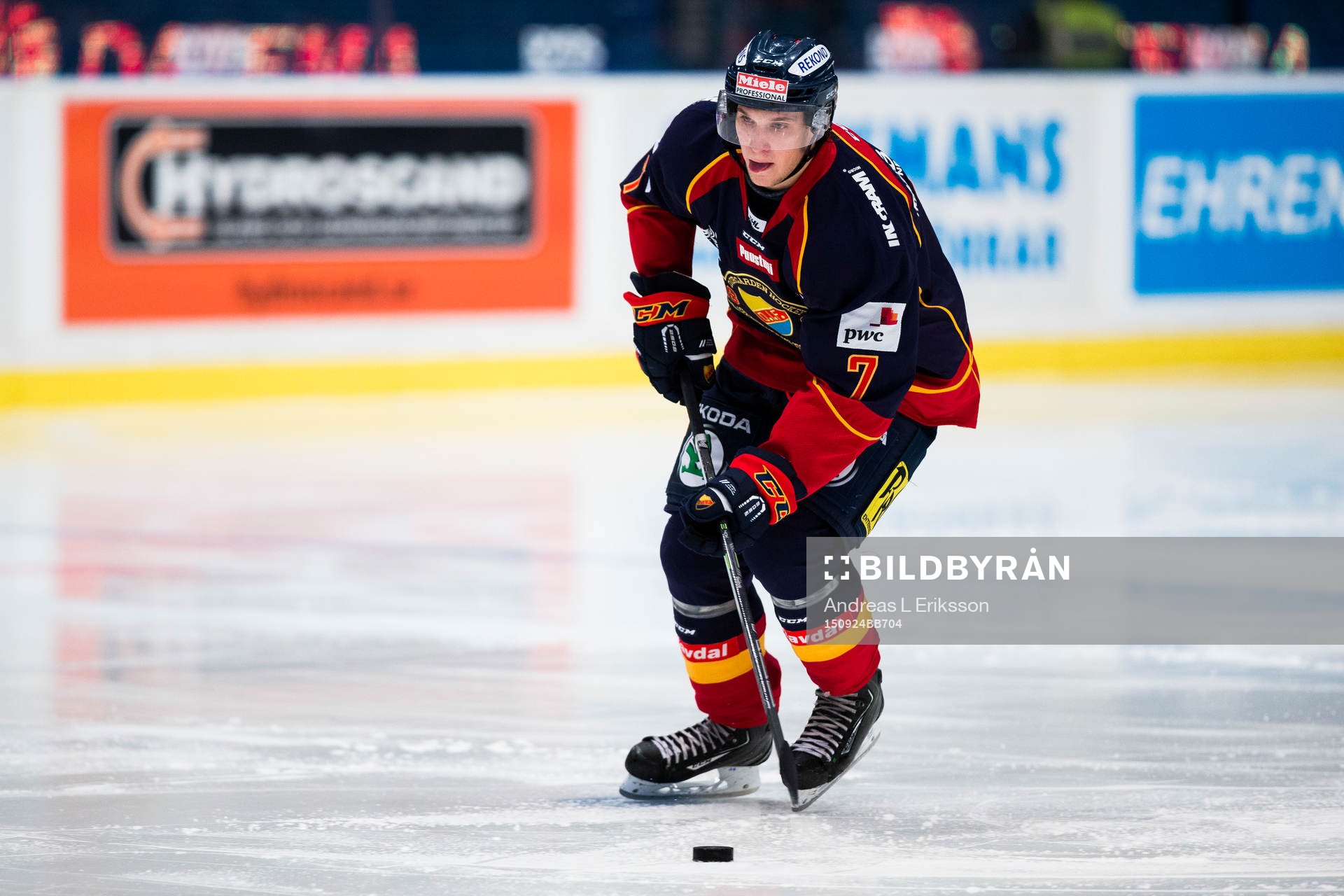 Djurgårdens Fredrik Forsberg med pucken