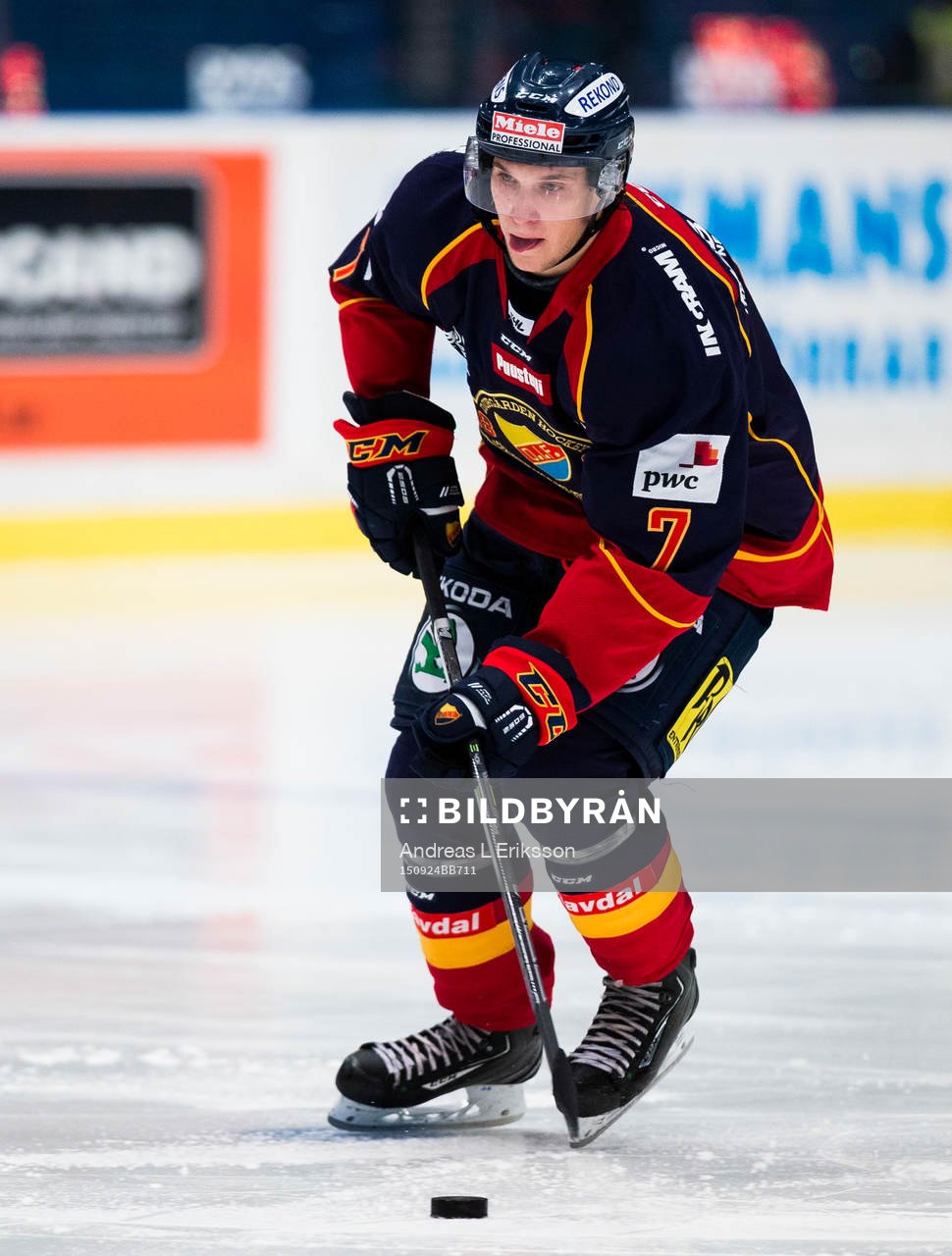 Djurgårdens Fredrik Forsberg med pucken