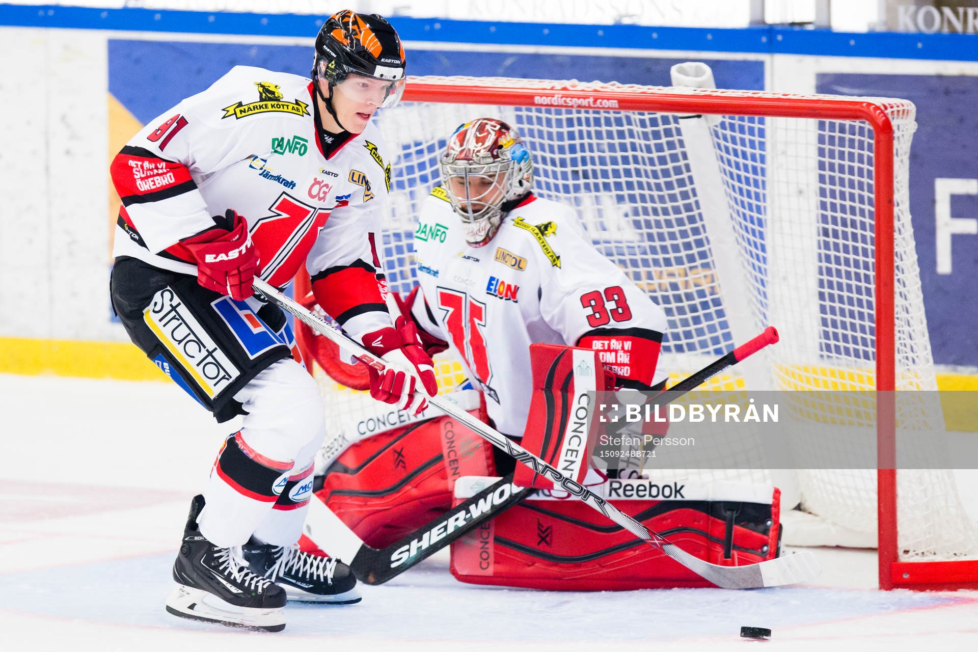 Örebros Jakub Krejcik och målvakt Julius Hudacek