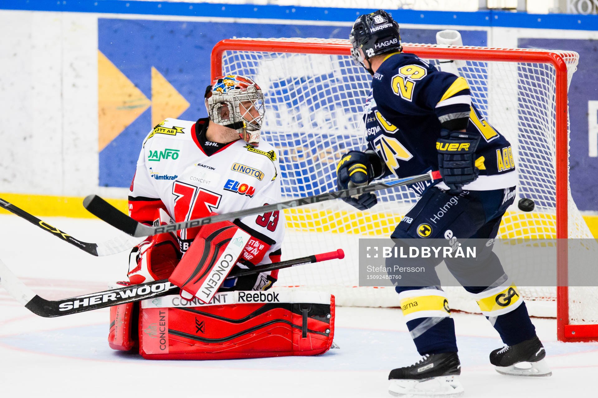 s Chris Abbott ser pucken gå in till 3-1