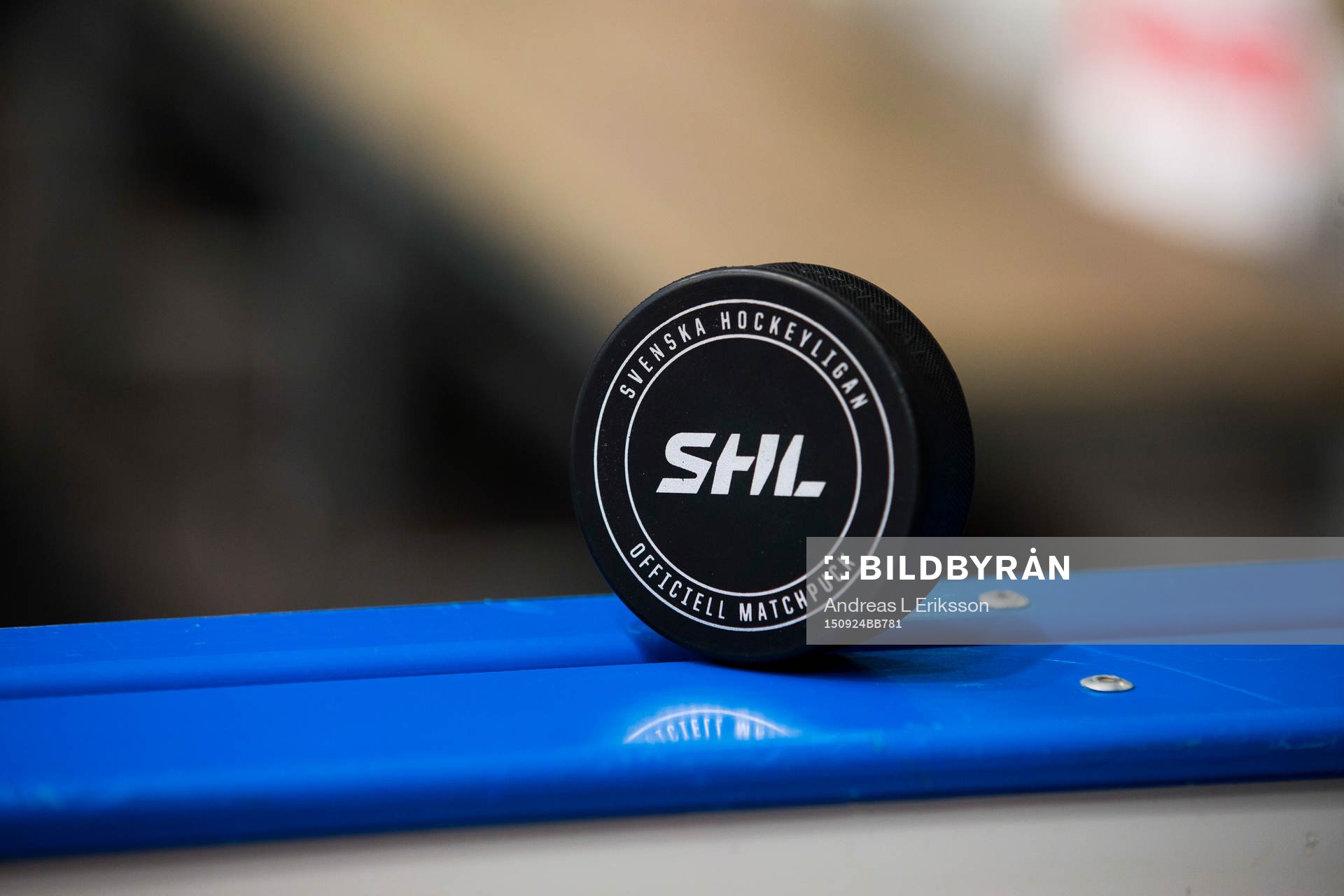 En officiell matchpuck för SHL