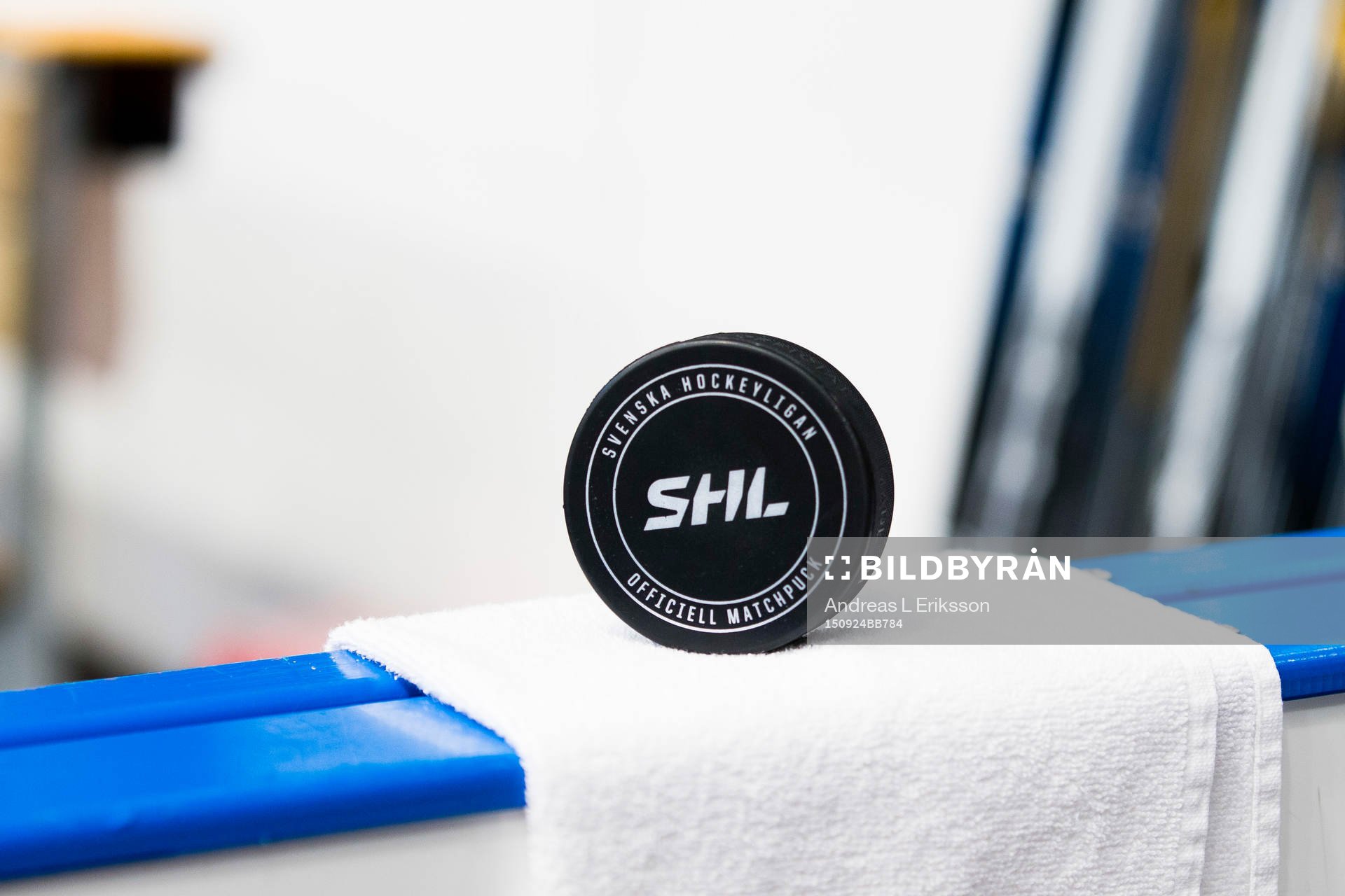 En officiell matchpuck för SHL