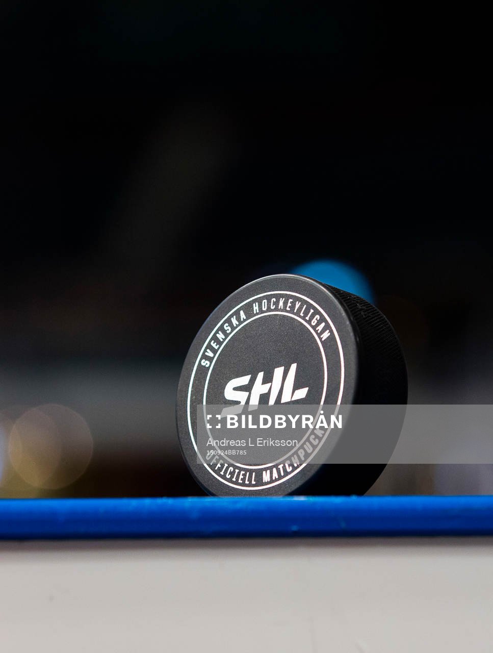 En officiell matchpuck för SHL