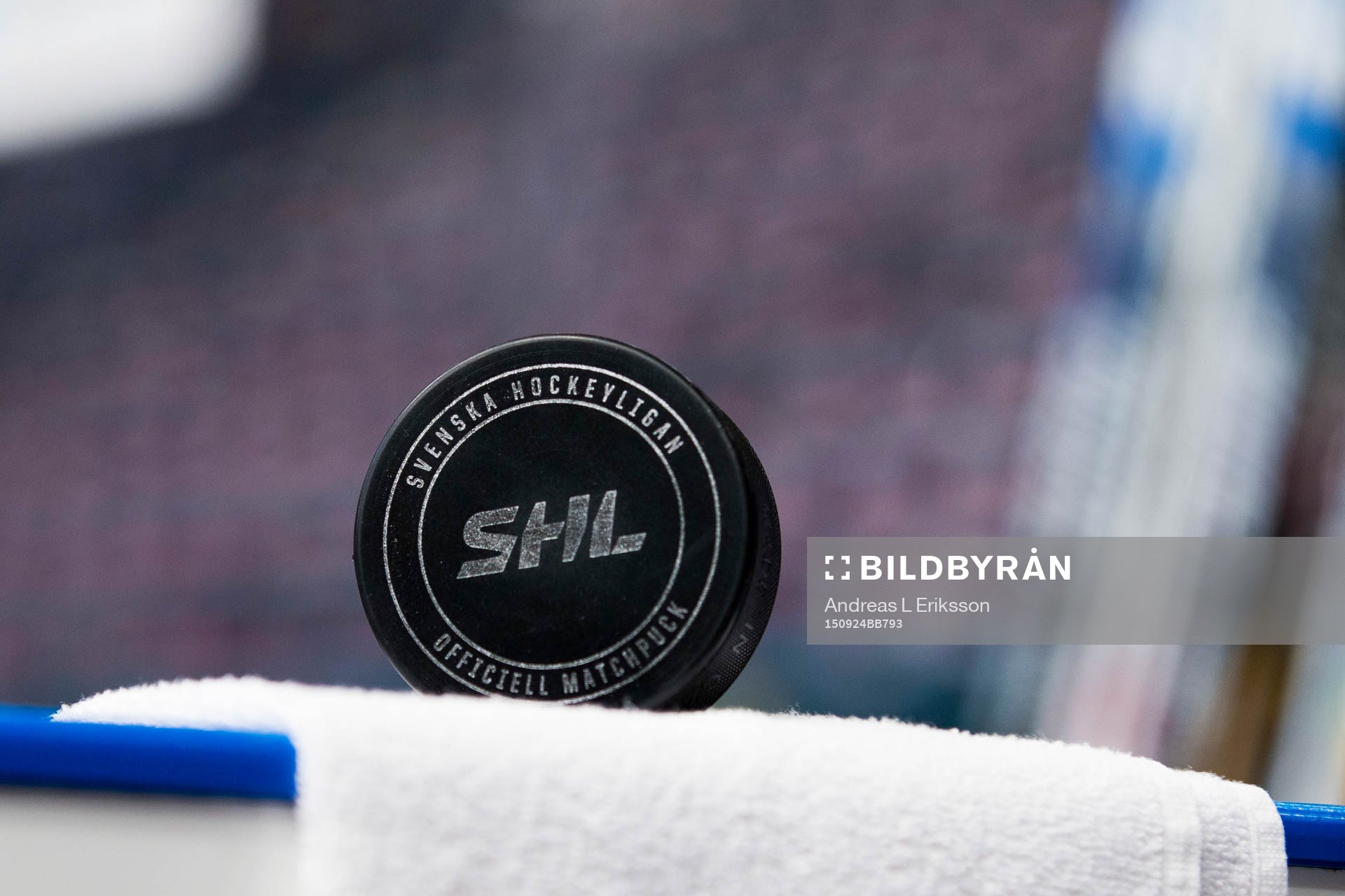 En officiell matchpuck för SHL
