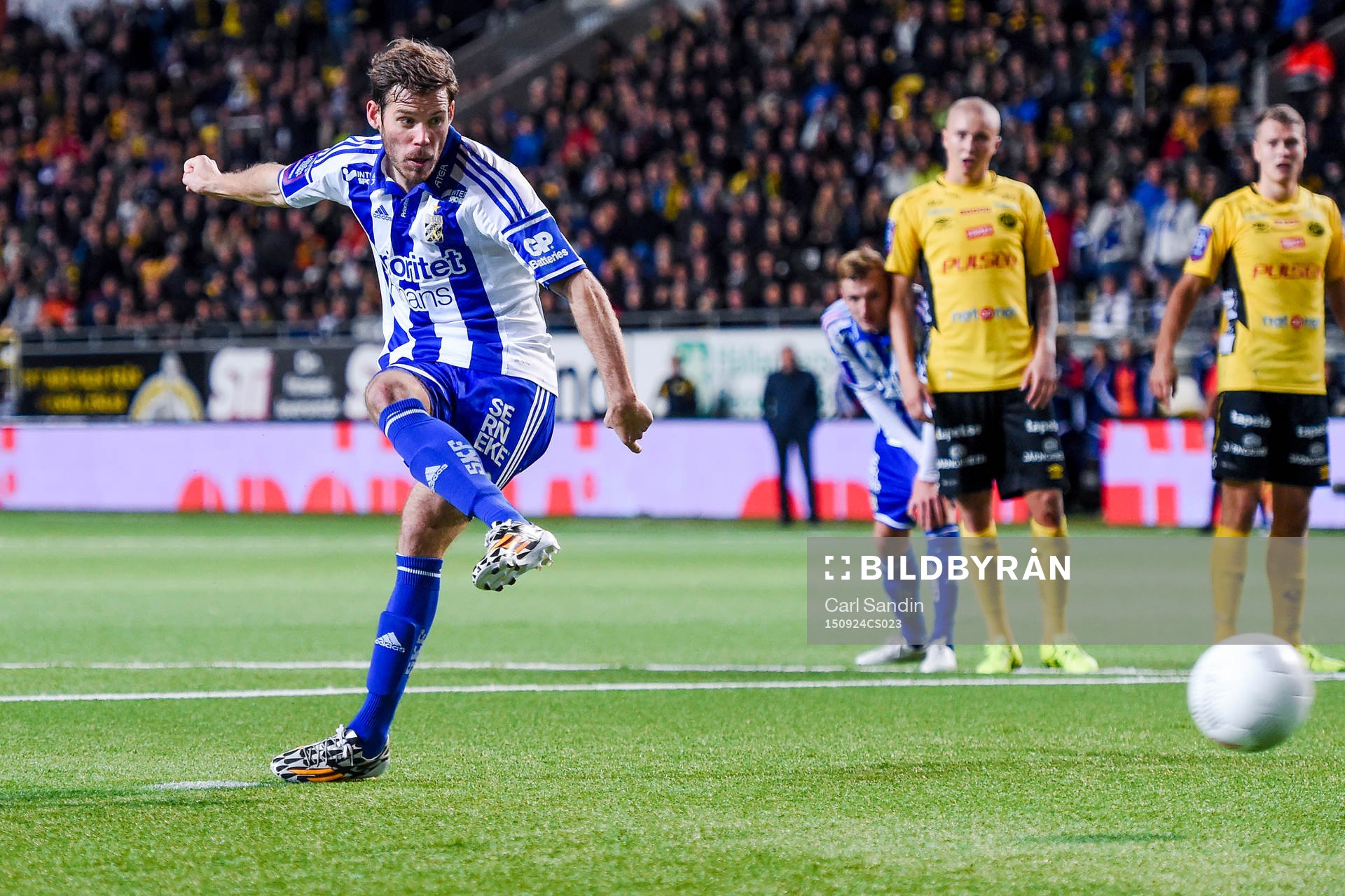 IFK Göteborgs Emil Salomonsson gör 1-1 på straff