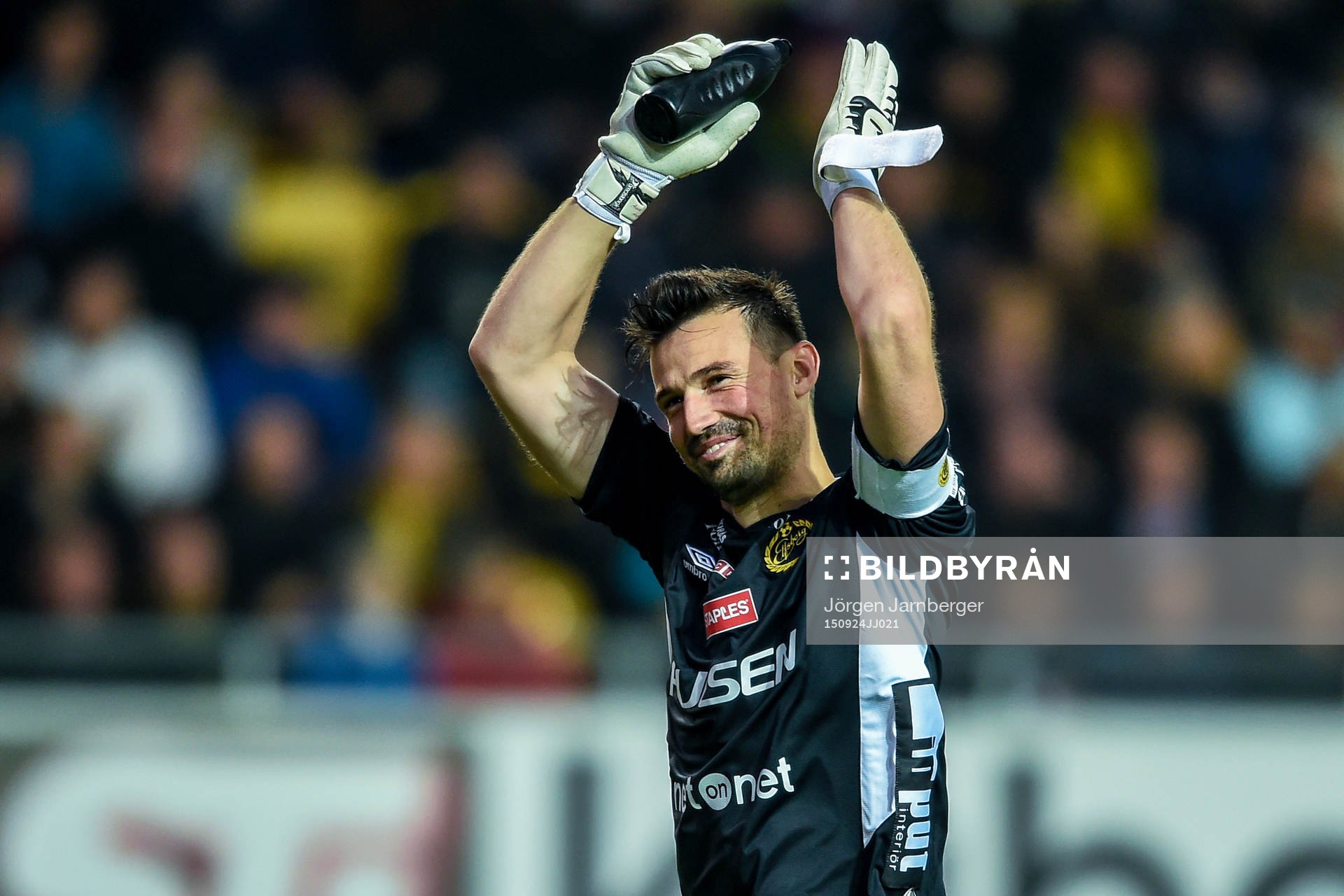 Elfsborgs målvakt Kevin Stuhr Ellegaard jublar