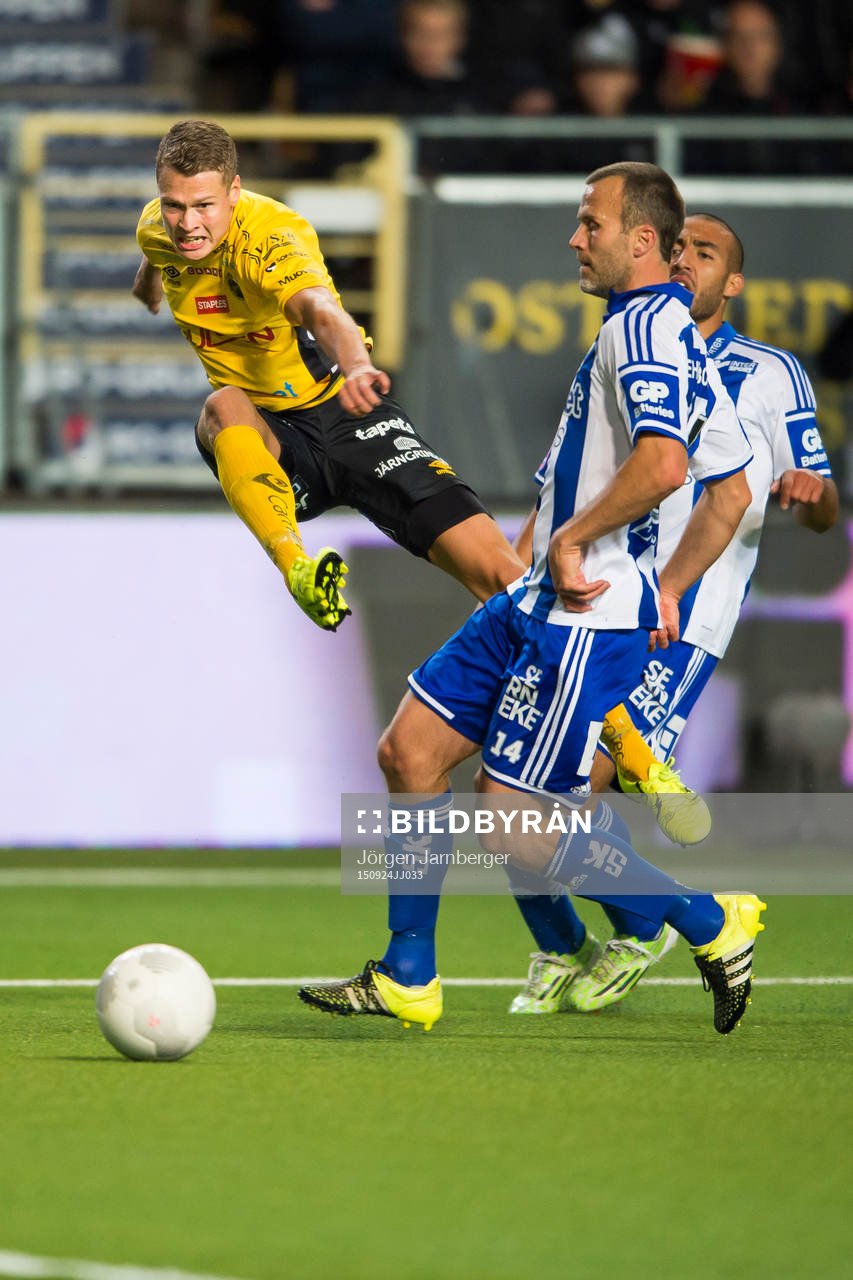 Elfsborgs Viktor Claesson skjuter på mål
