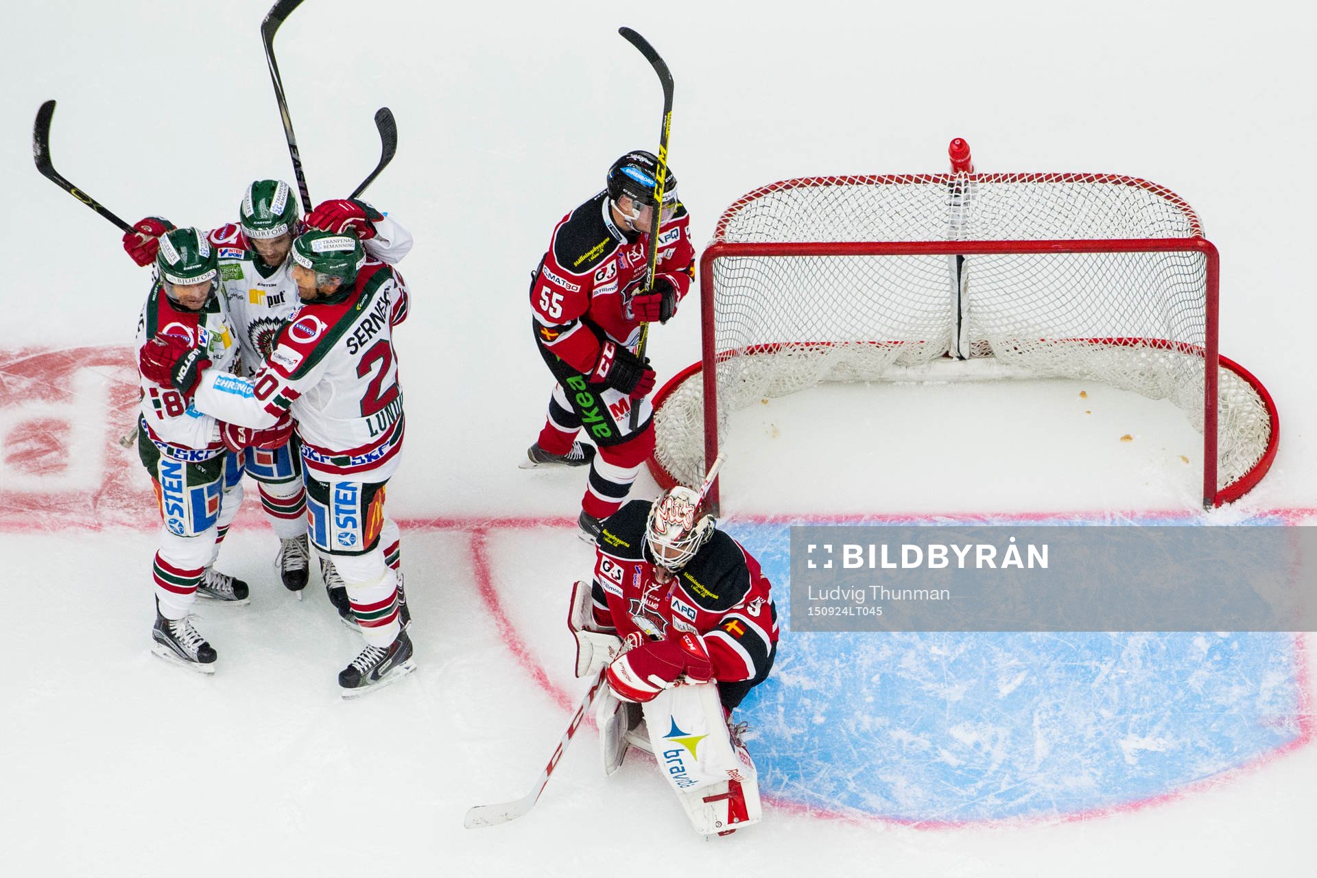 Frölundas spelare firar Artturi Lehkonen gjort 0-2