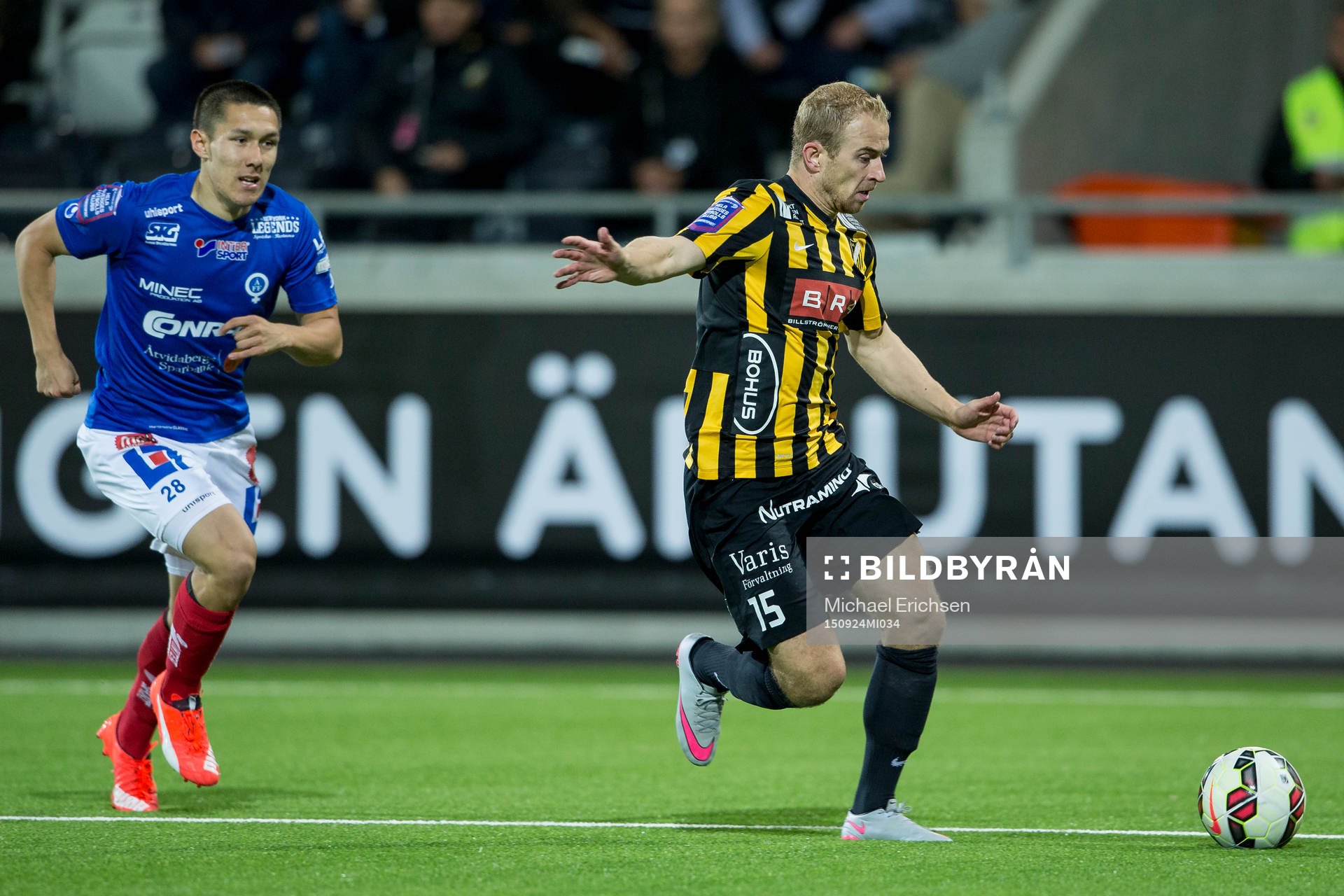 Häckens Kari Arkivuo före Åtvidabergs Martin Lorentzson