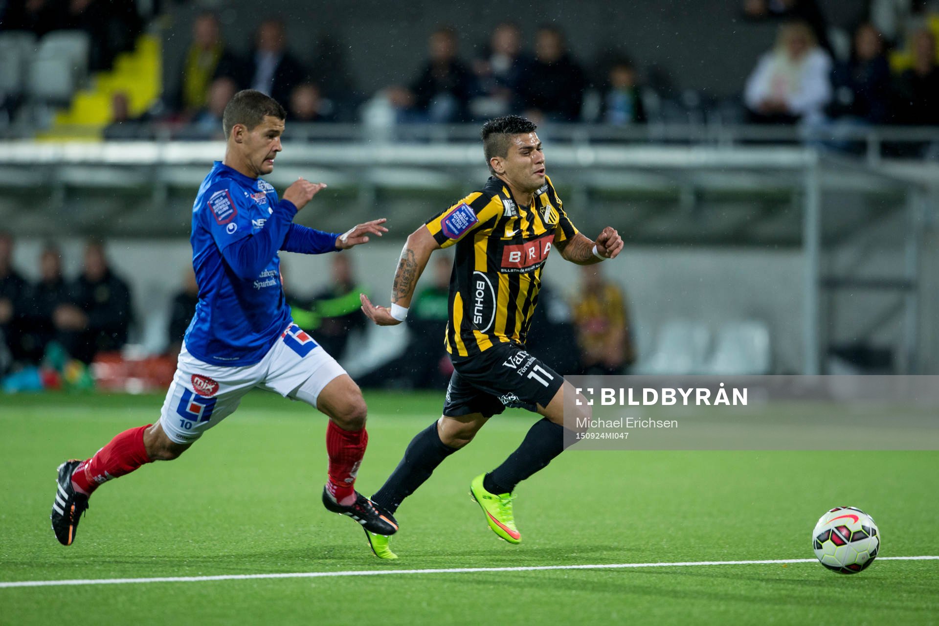 Åtvidabergs Mauricio Albornoz jagar Häckens Paulo De