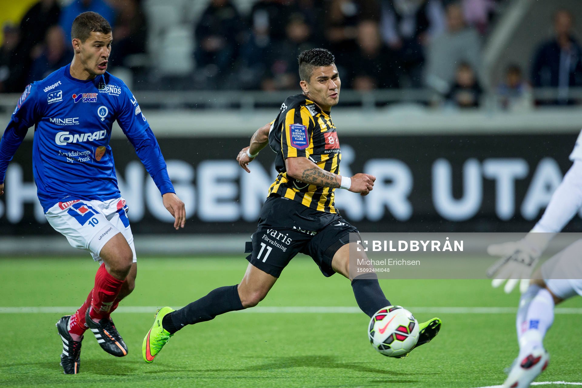 Häckens Paulo De Oliveira skjuter ett skott under fotbollsmatchen i Allsvenskan mellan Häcken och Åtvidaberg den 24 september 2015 i Göteborg.