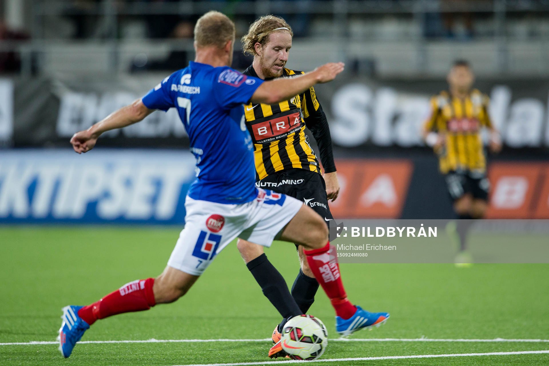 Häckens Samuel Gustafson skjuter ett skott