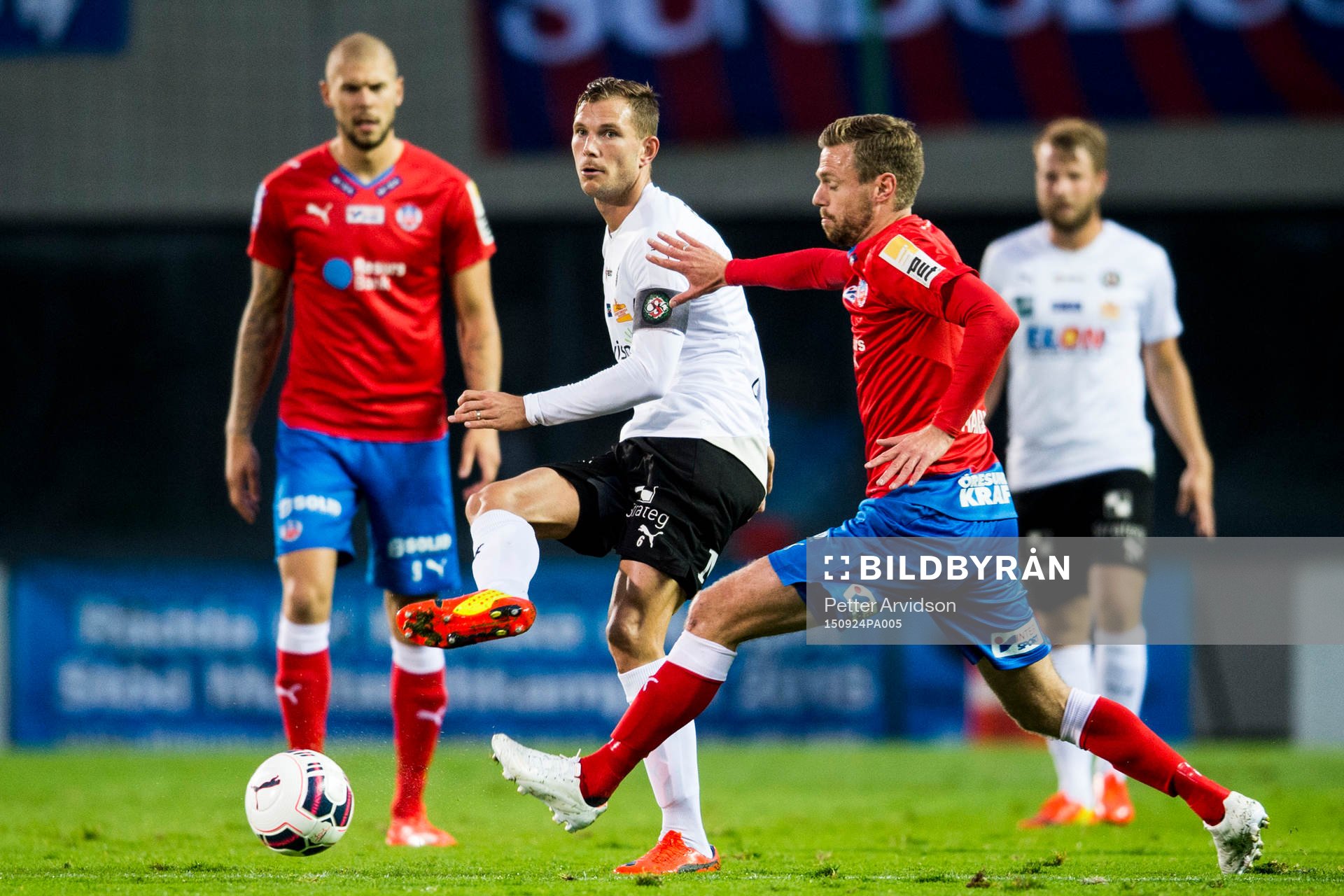 Örebros Robert Åhman Persson och Helsingborgs Arnór