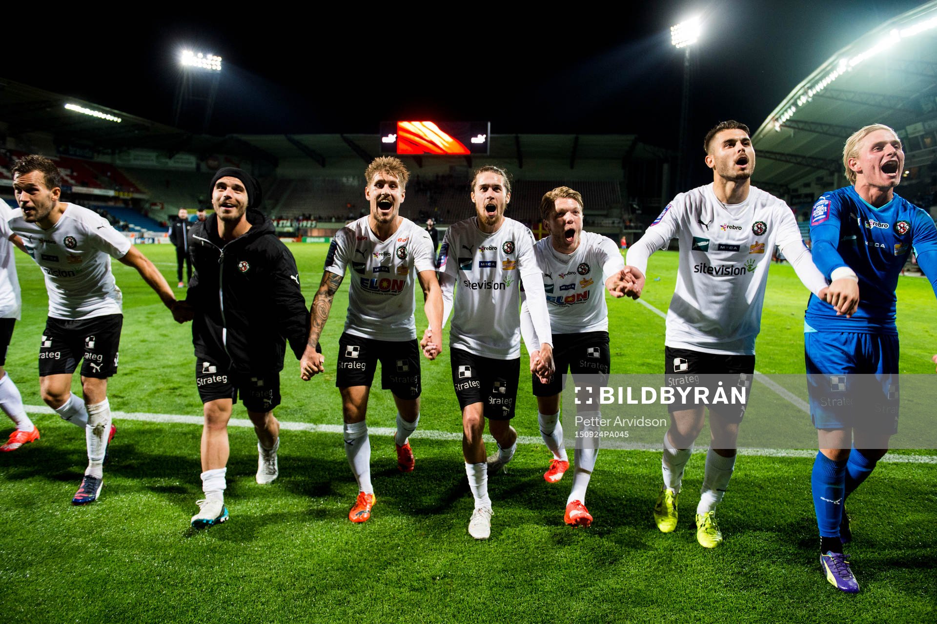 Örebros spelare jublar