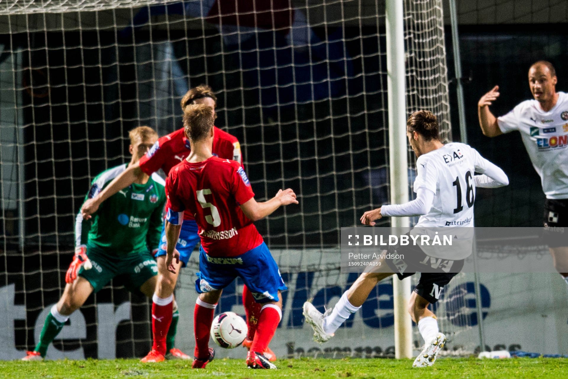 Örebros Daniel Nordmark gör 0-2 bakom Helsingborgs