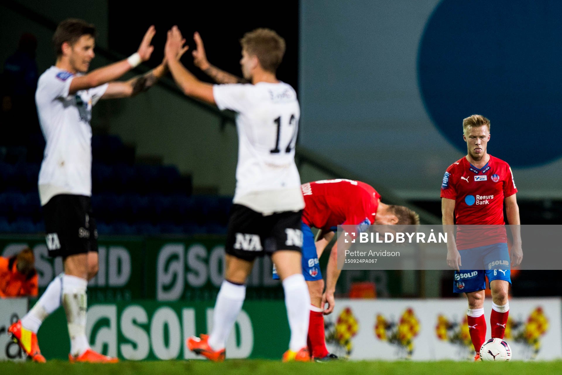 Örebros spelare jublar samtidigt som Helsingborgs Johan
