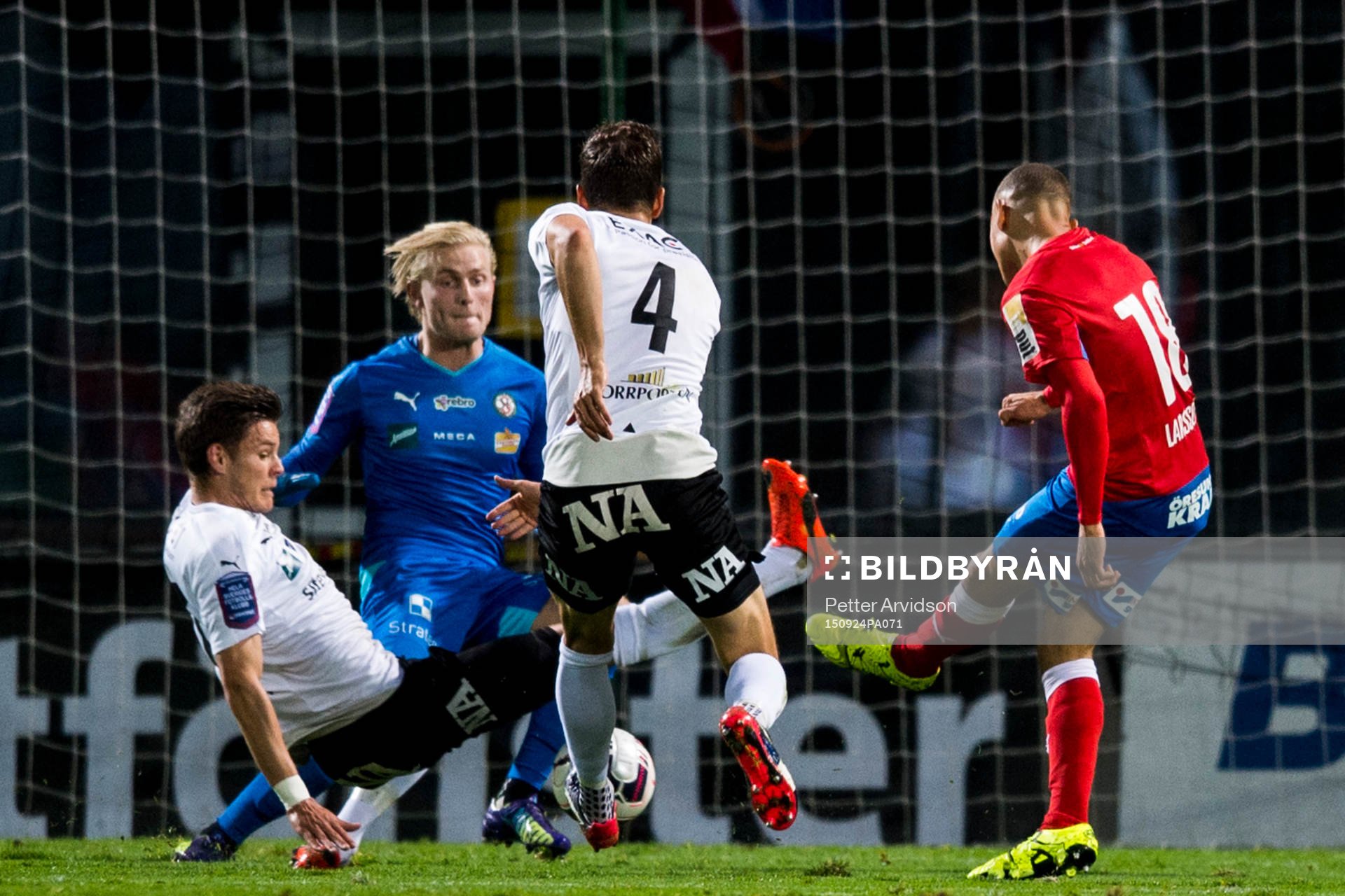 Helsingborgs Jordan Larsson med avslut mot Örebros