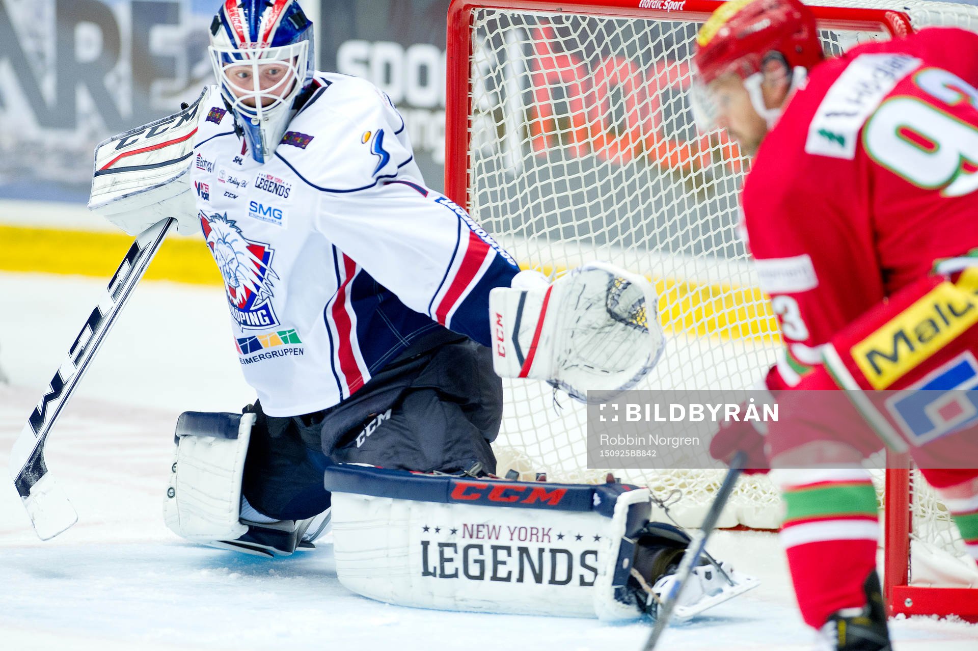 Linköpings Marcus Högberg och Modos Byron Ritchie