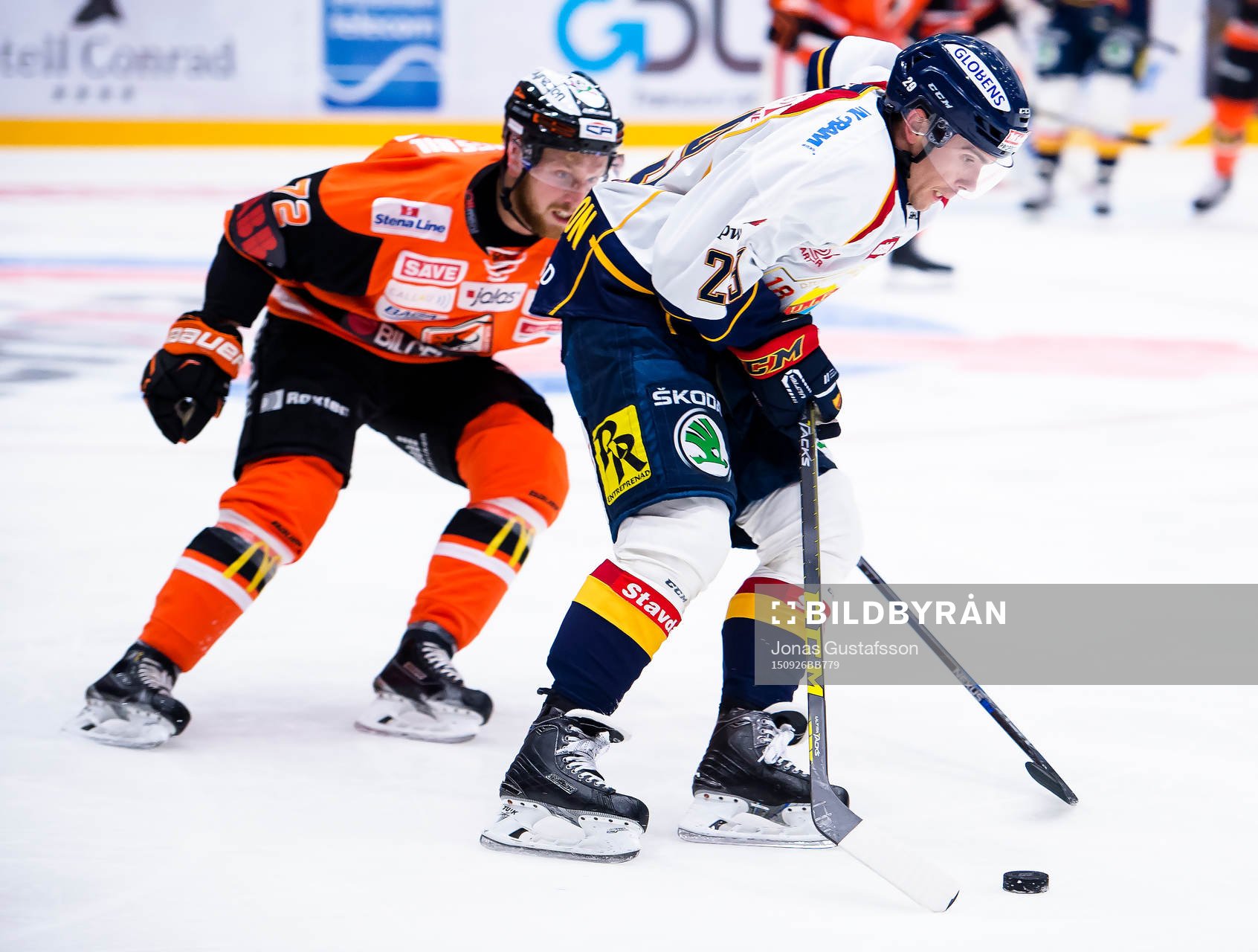 Djurgårdens Matt Anderson med pucken