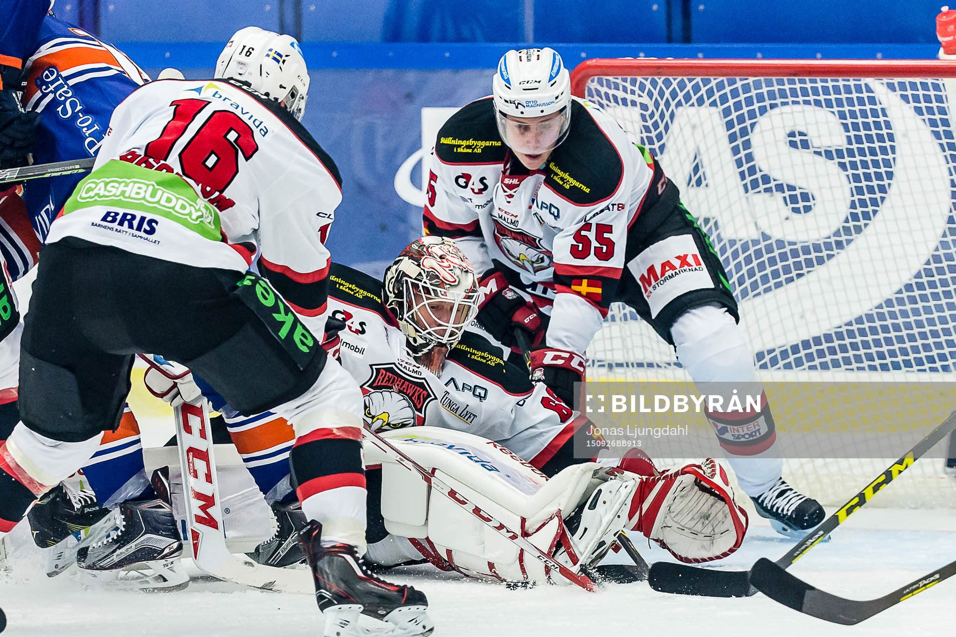 Malmö Redhawks målvakt Oscar Alsenfelt stoppar en puck