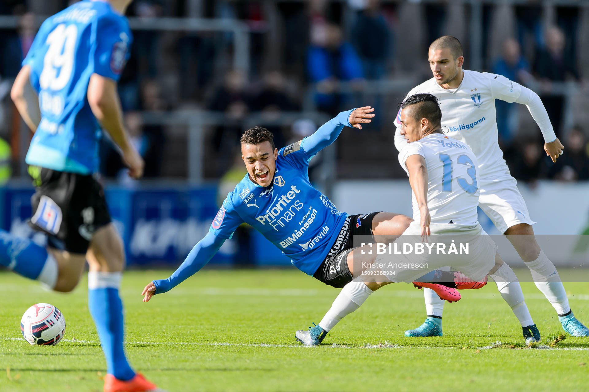 Halmstads Matthew Rusike och Malmös Victor Yoshimar Yotun