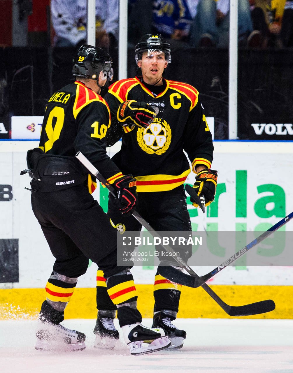 Brynäs Anton Rödin (h) jublar