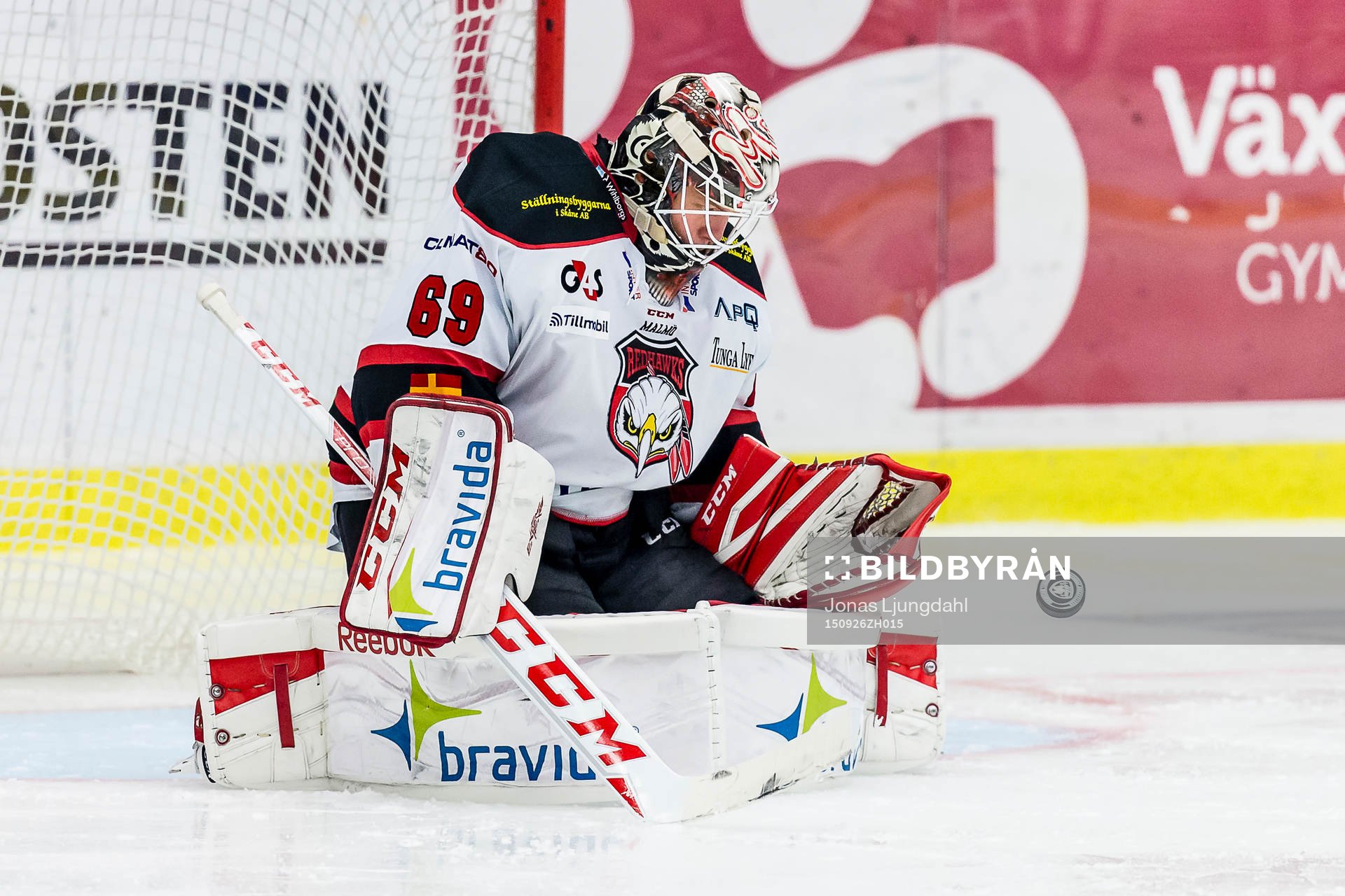 Malmö Redhawks målvakt Oscar Alsenfelt fokuserar på