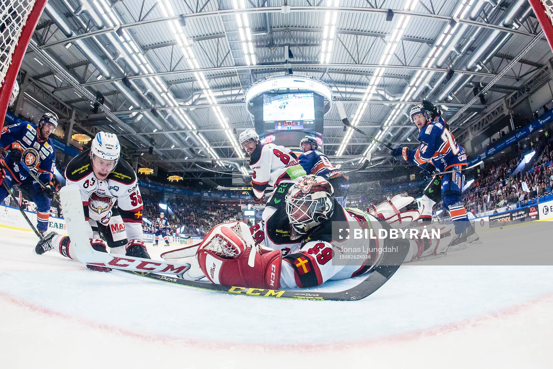 Malmö Redhawks målvakt Oscar Alsenfelt stoppar en puck