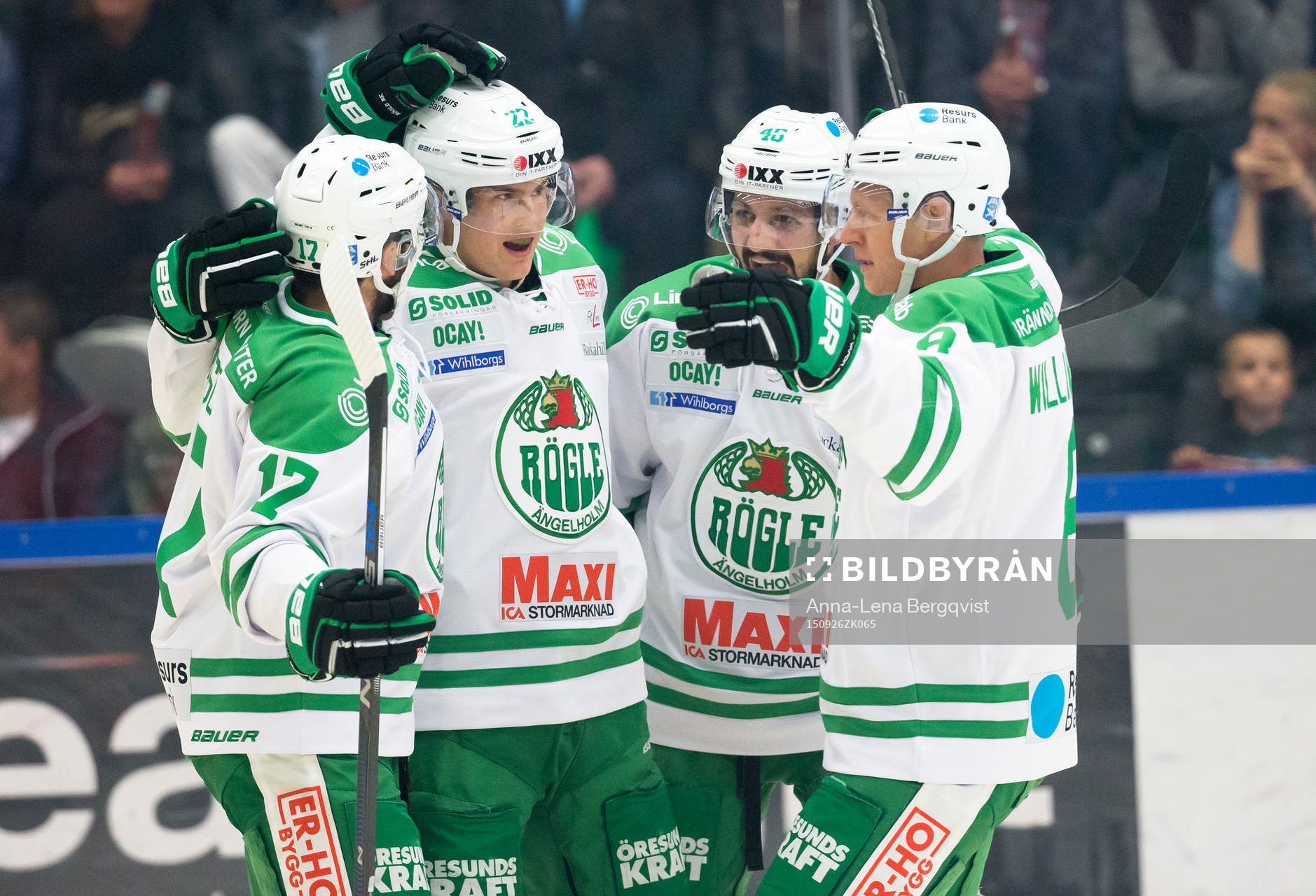 Rögles Sebastian Wännström firar mål 0-1 tillsammans
