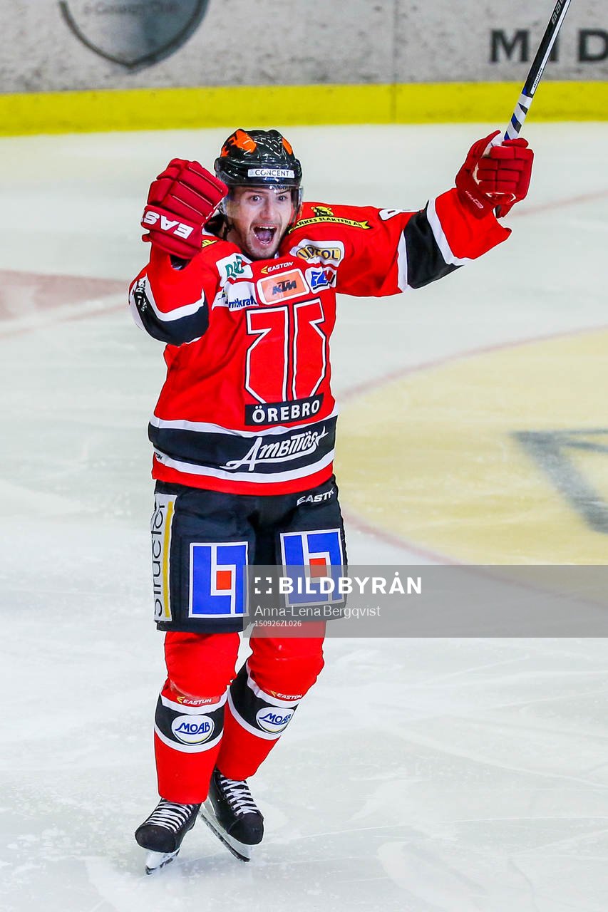 Örebros Jakub Petruzalek  jublar