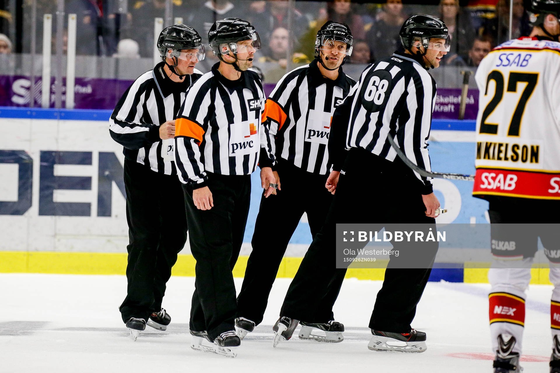 Domarna Patrik Sjöberg, Sören Persson, Emil Yletyinen och