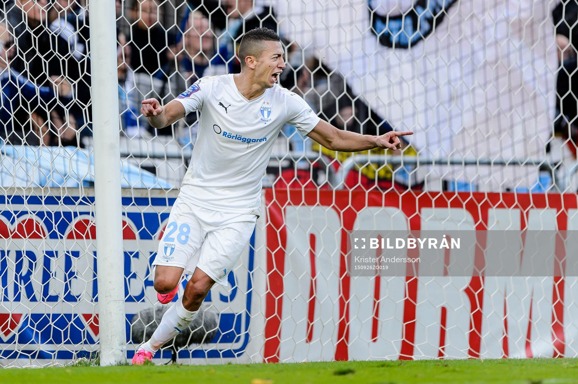 Malmös Nikola Djurdjic jublar efter att ha gjort 0-1 men som blir bortdömt under fotbollsmatchen i Allsvenskan mellan Halmstad och Malmö FF den 26 september 2015 i Halmstad.