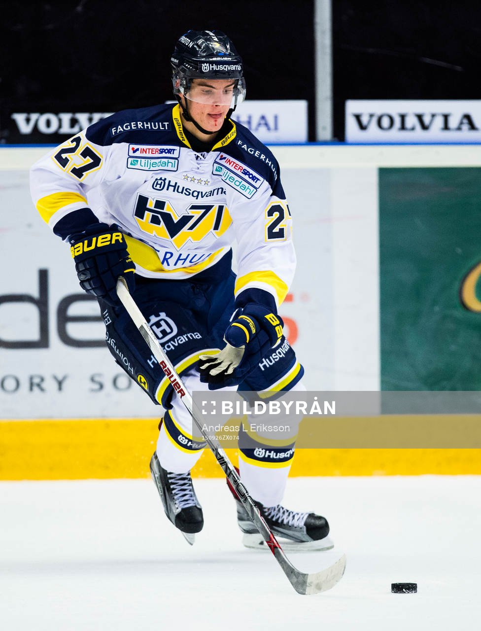 s Filip Lestan med pucken