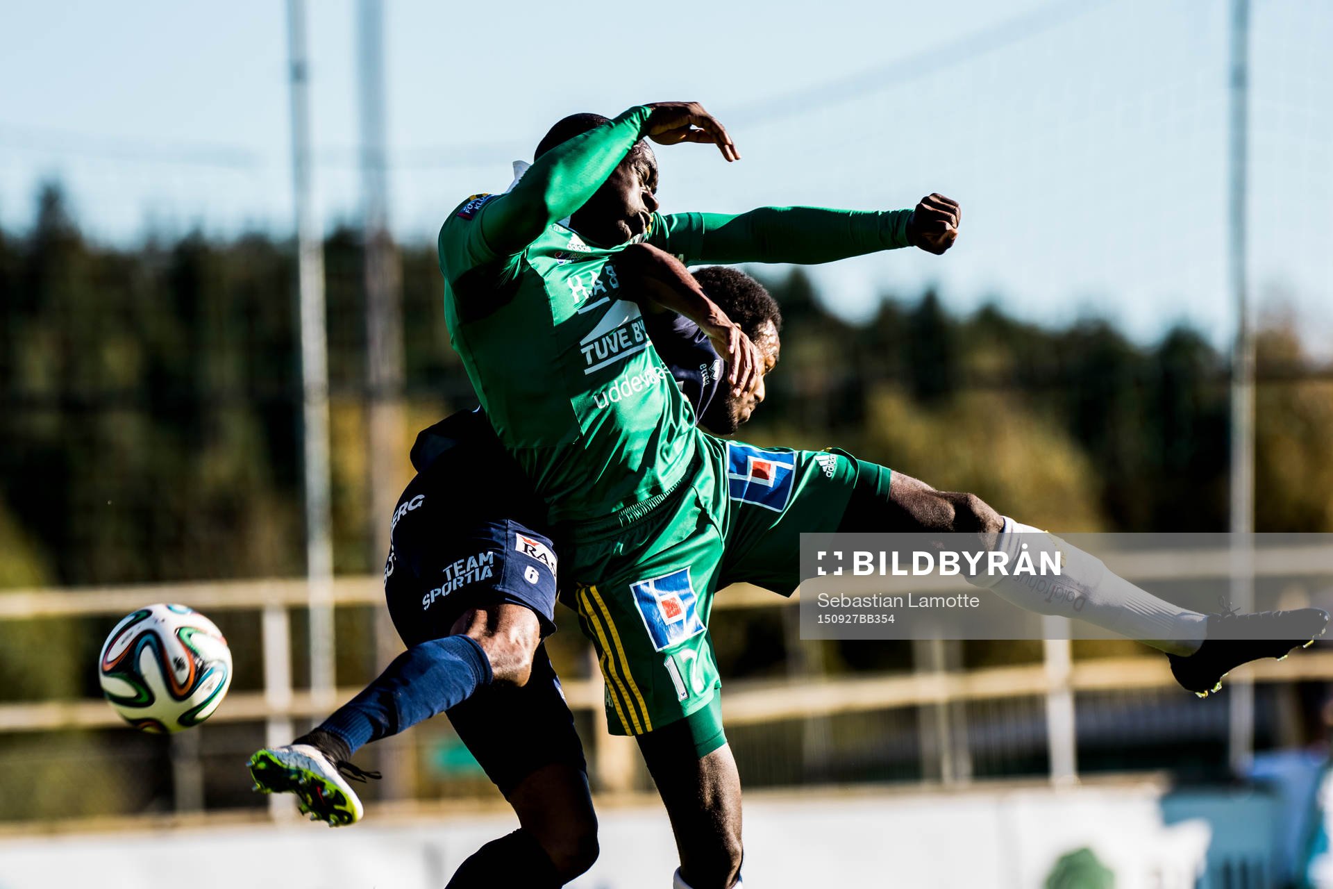 Ljungskiles Ken Sema och Utsiktens David Johansson i