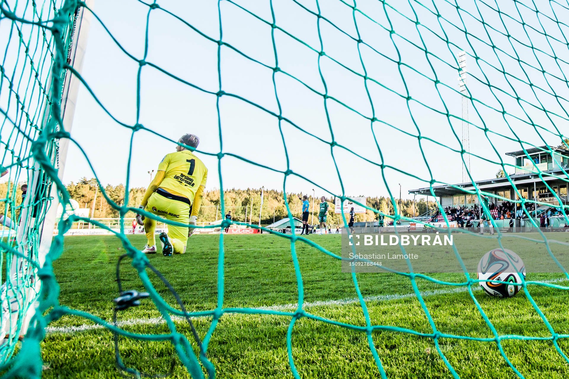 Utsiktens målvakt Axel Wibrån deppar