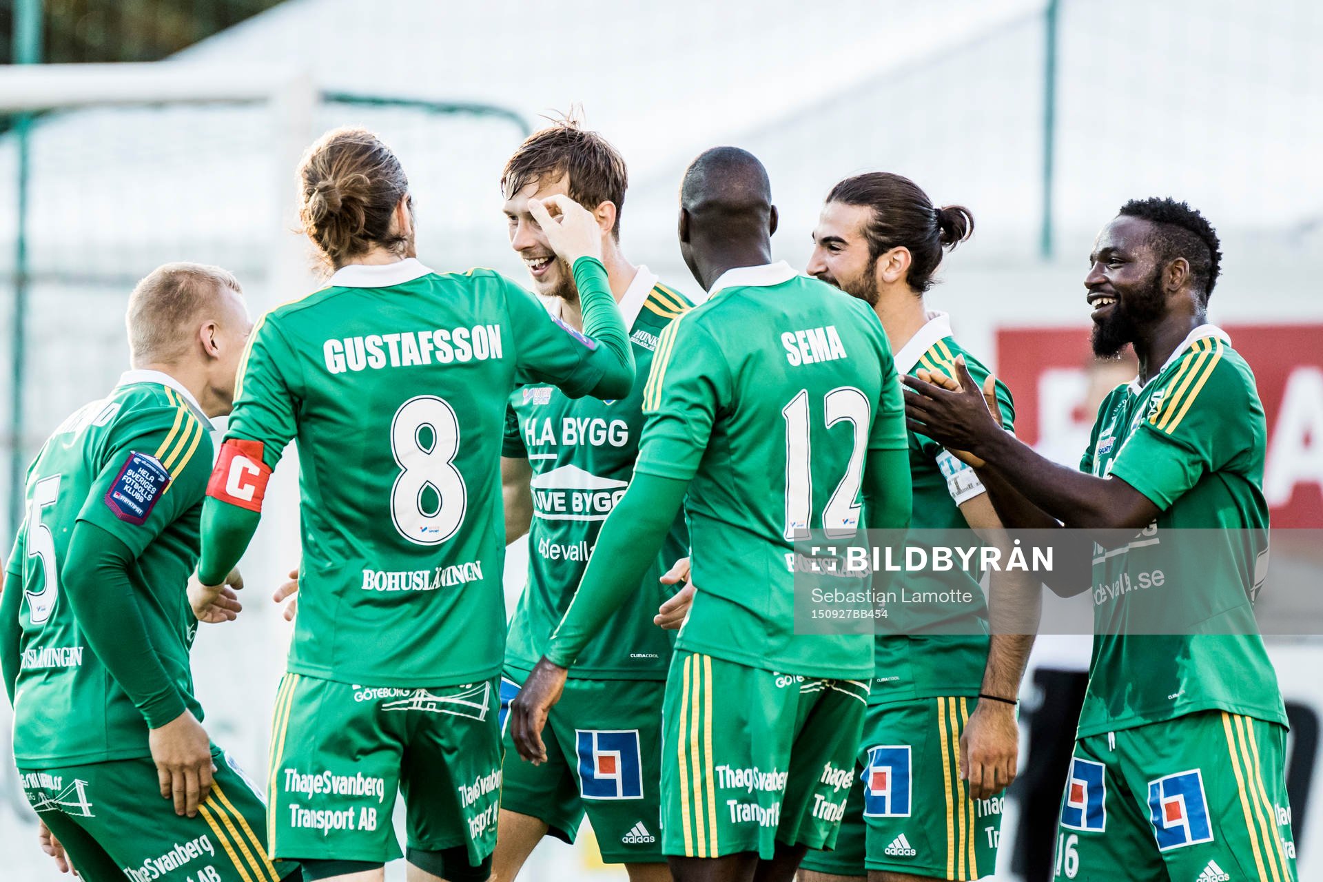 Ljungskiles Alexander Mellqvist jublar med lagkamraterna