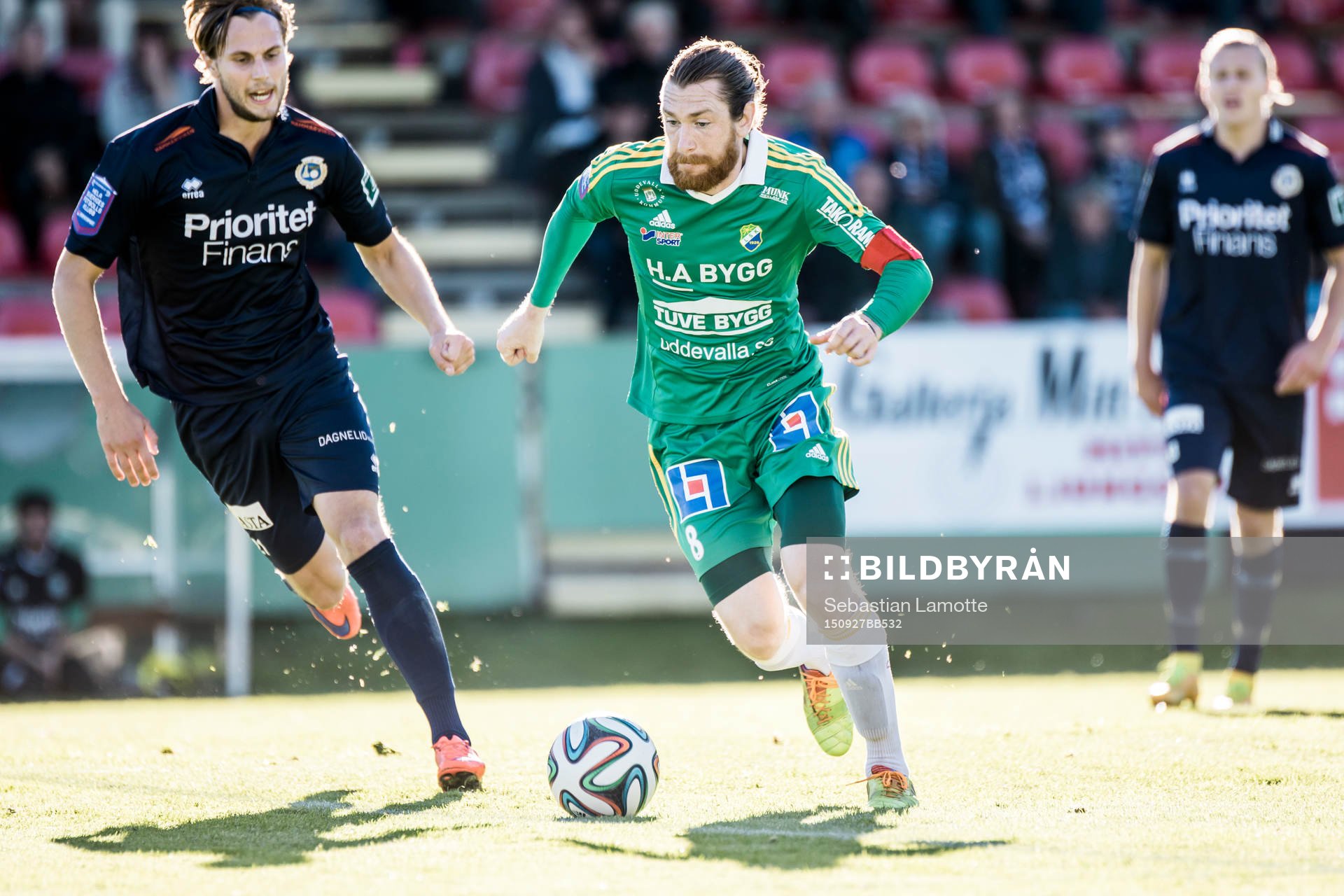 Ljungskiles Markus Gustafsson före Utsiktens Jonas Hellgren