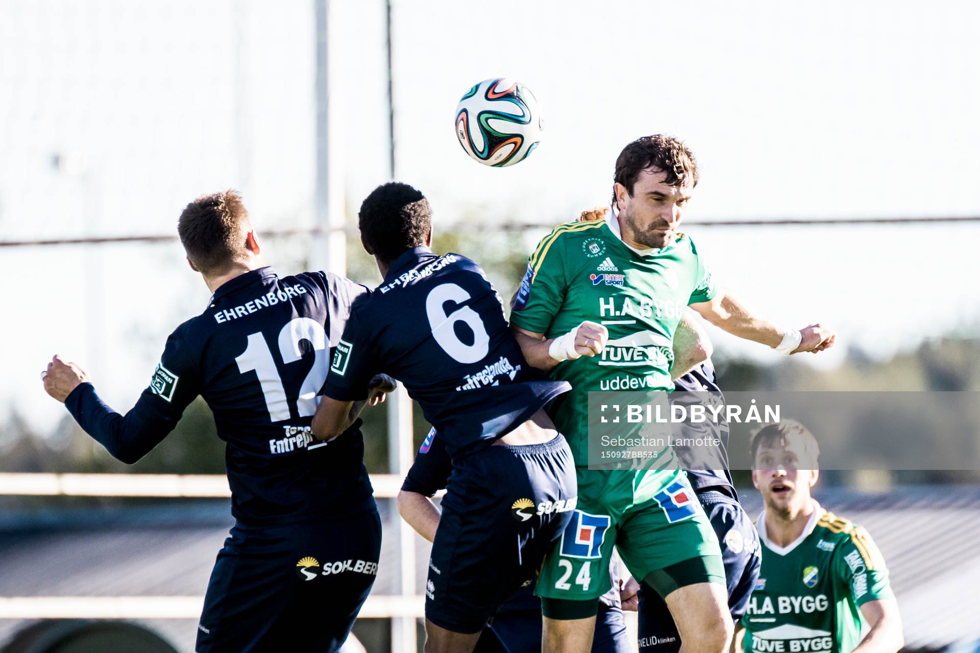 Ljungskiles Aleksandar Kitic i nickduell med Utsiktens David Johansson under fotbollsmatchen i Superettan mellan Ljungskile och Utsikten den 27 september 2015 i Ljungskile.