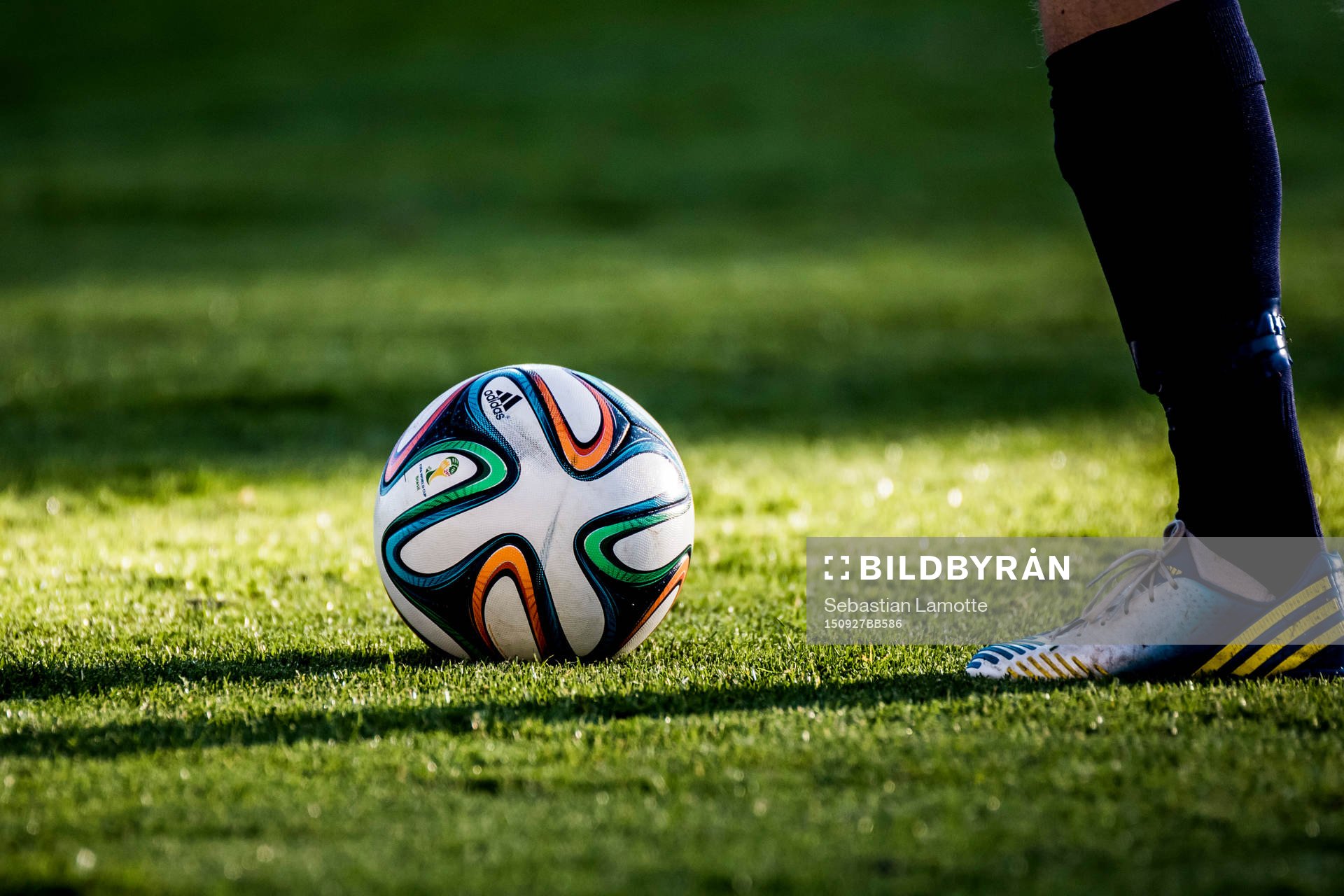 Fotbollssko och en fotboll