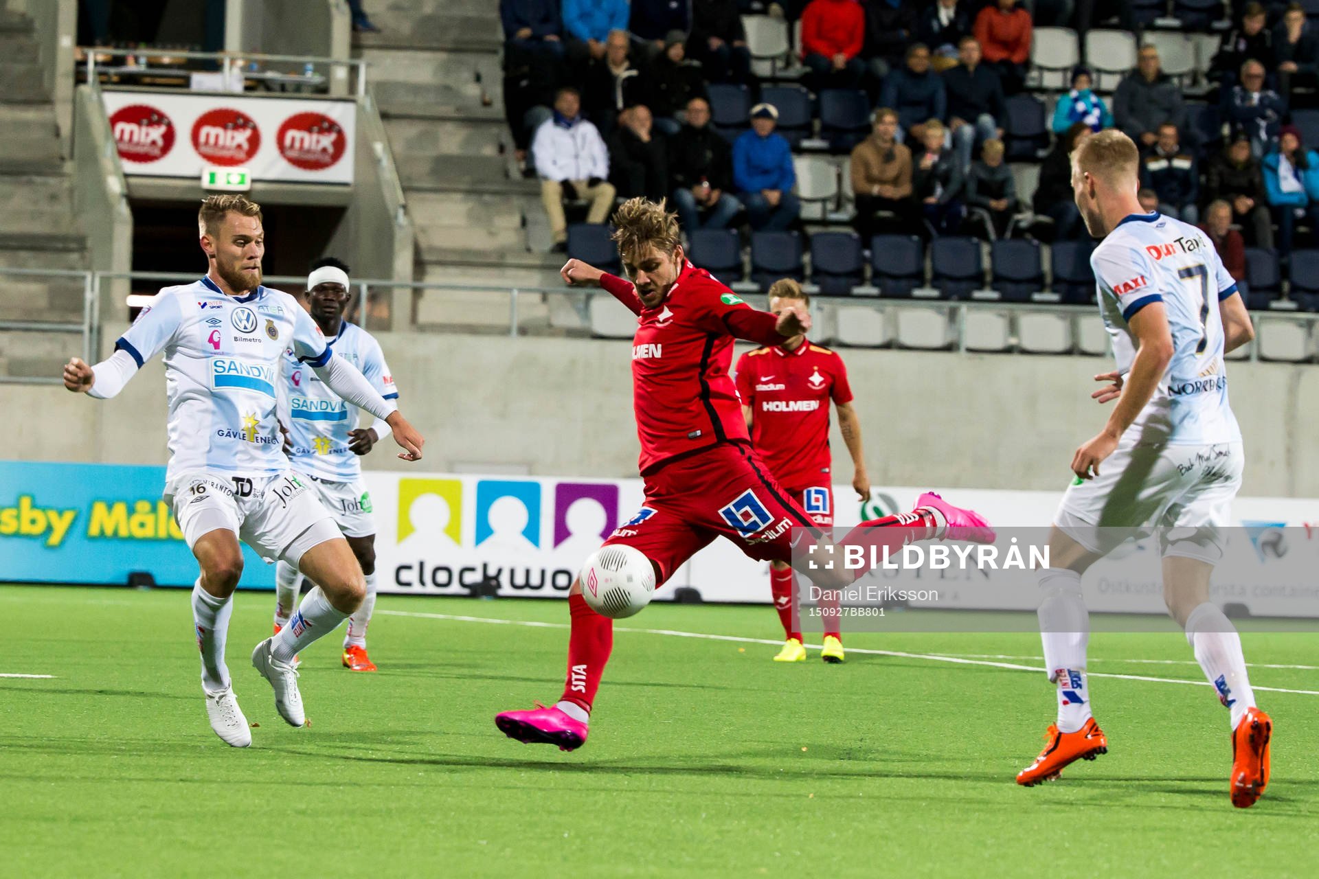 Norrköpings Christoffer Nyman laddar för skott Gefles