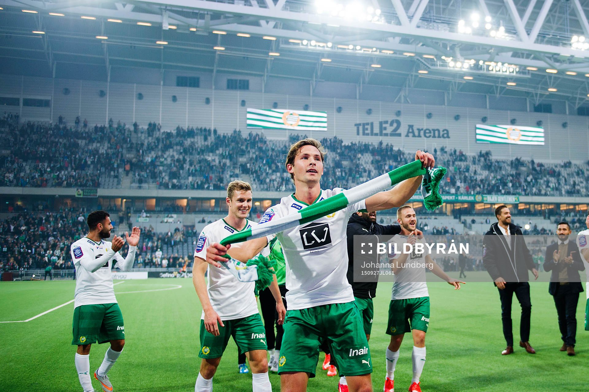 Hammarbys spelare med Philip Haglund jublar