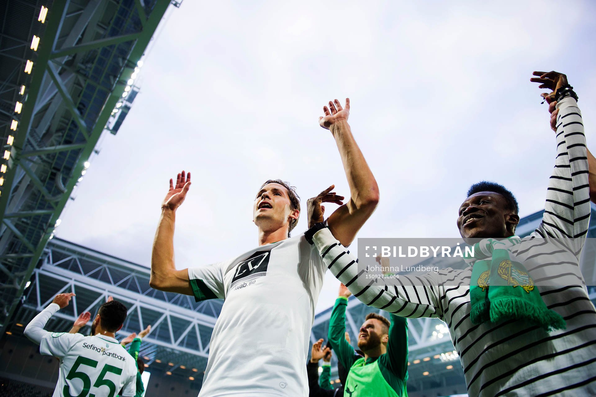 Hammarbys spelare med Philip Haglund jublar