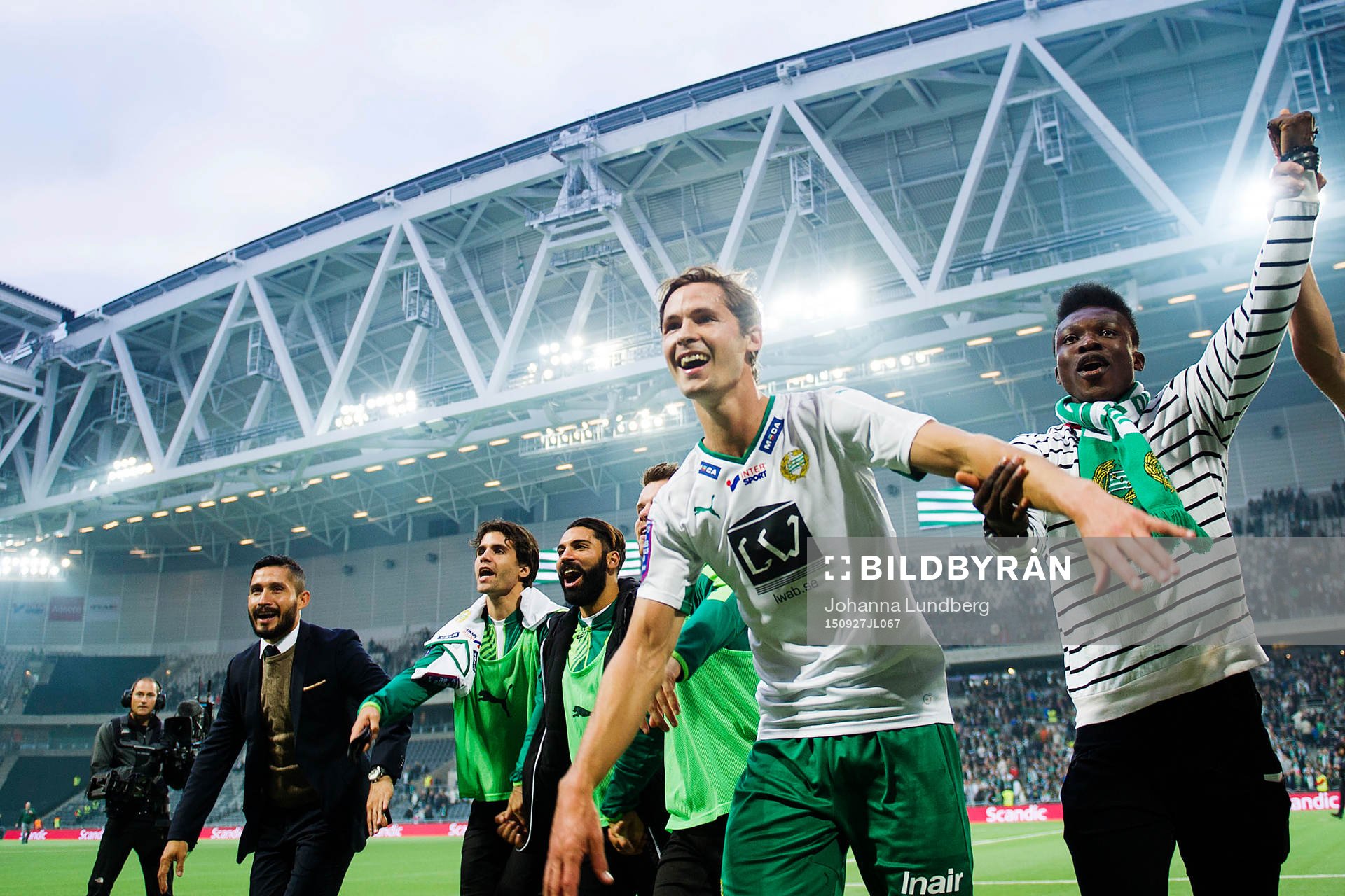 Hammarbys spelare med Philip Haglund jublar