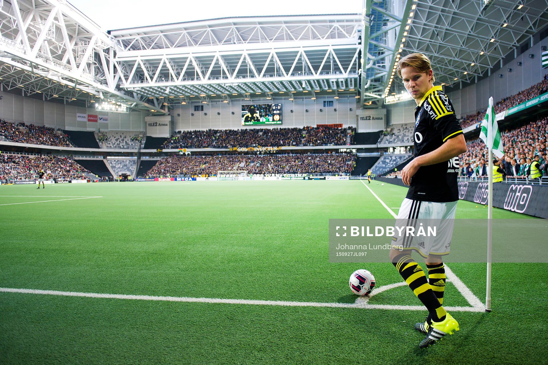 s Johan Blomberg lägger en hörna