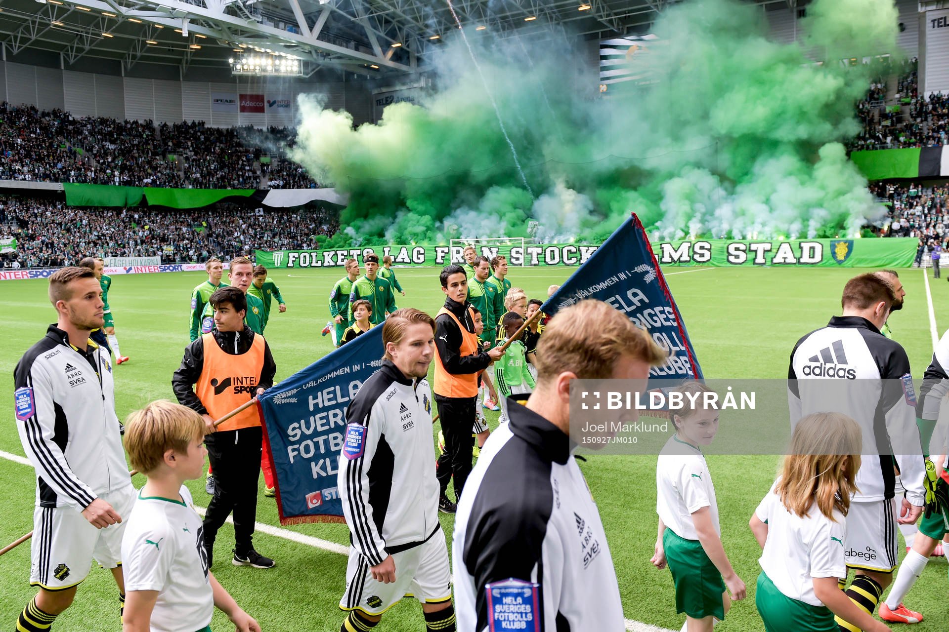 Spelarna tvingas lämna planen